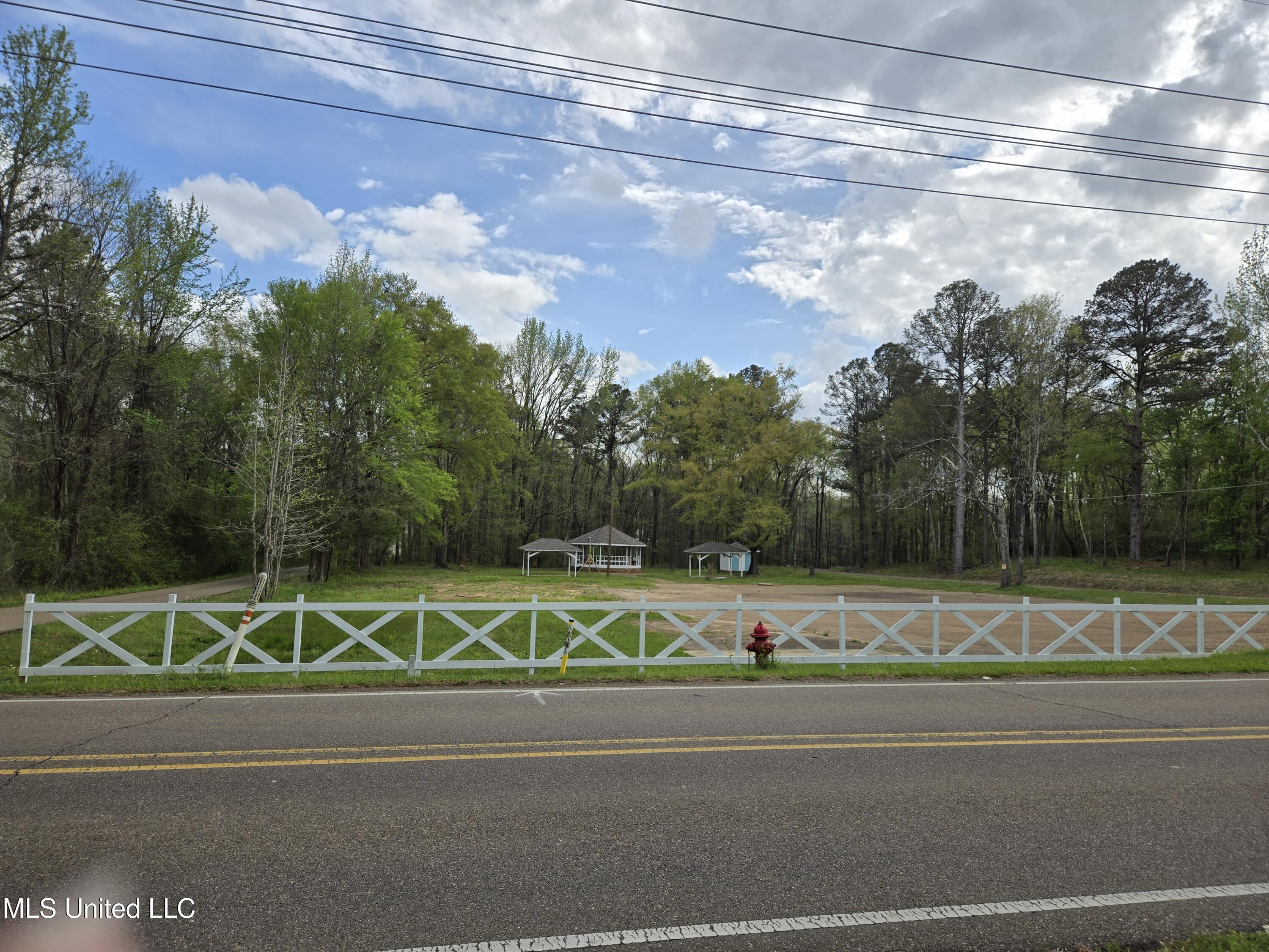 207 Lake Castle Road, Ridgeland, Mississippi image 1