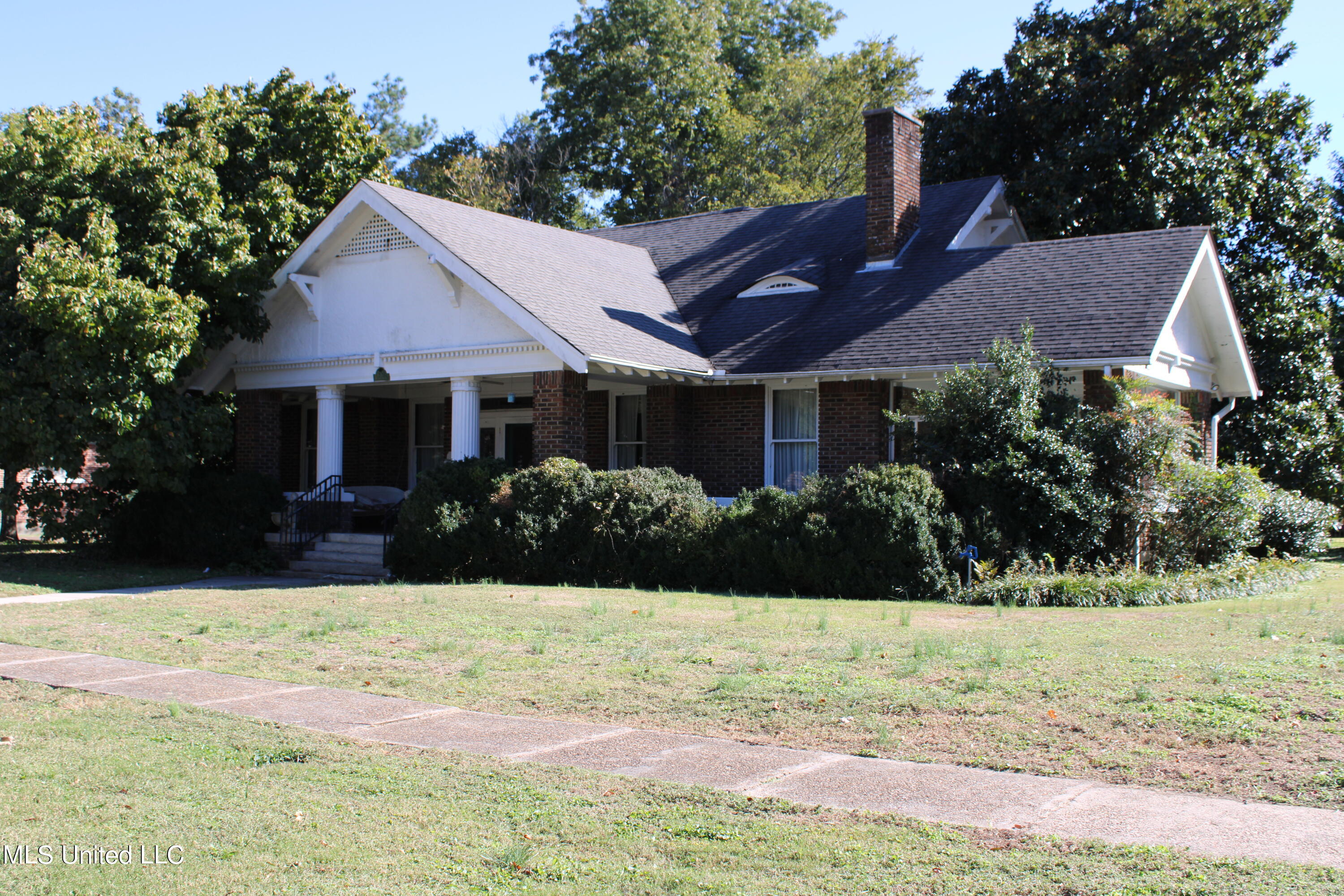 245 E College Avenue, Holly Springs, Mississippi image 1