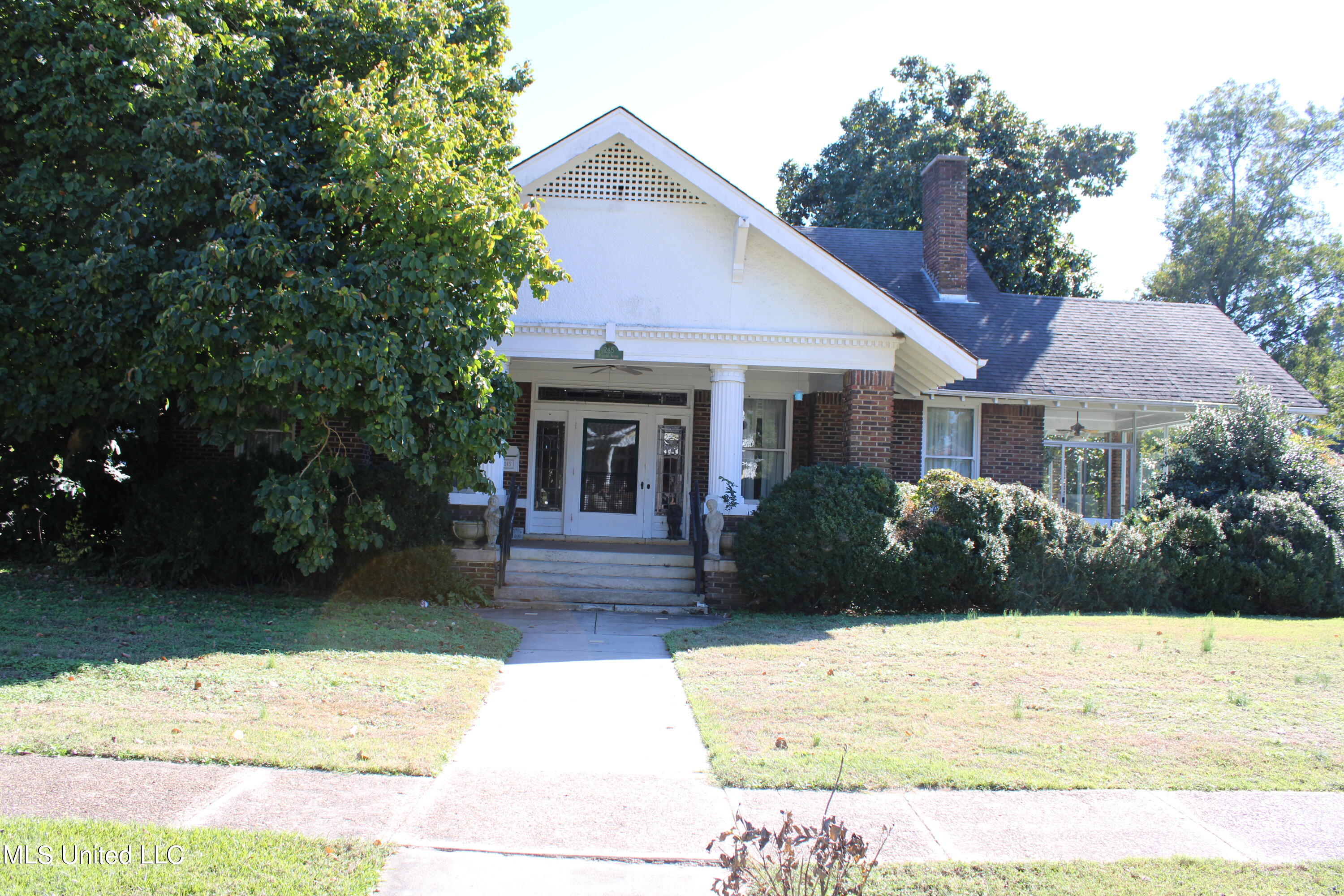 245 E College Avenue, Holly Springs, Mississippi image 2