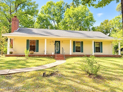 Homes For Sale - 304 Pebblecreek Road<br/> Grenada, MS 38901