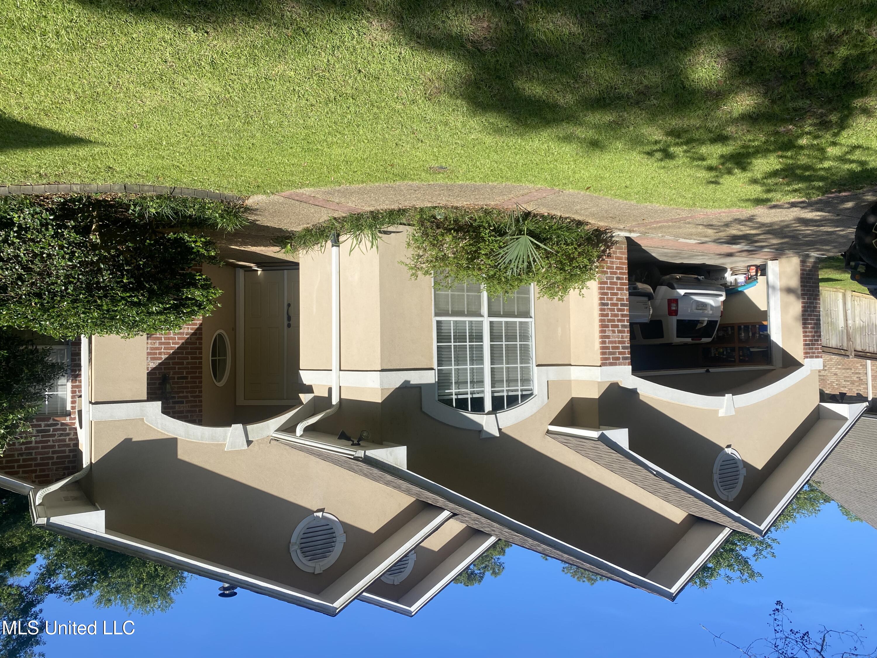 962 Glen Oaks Drive, Pass Christian, Mississippi image 1