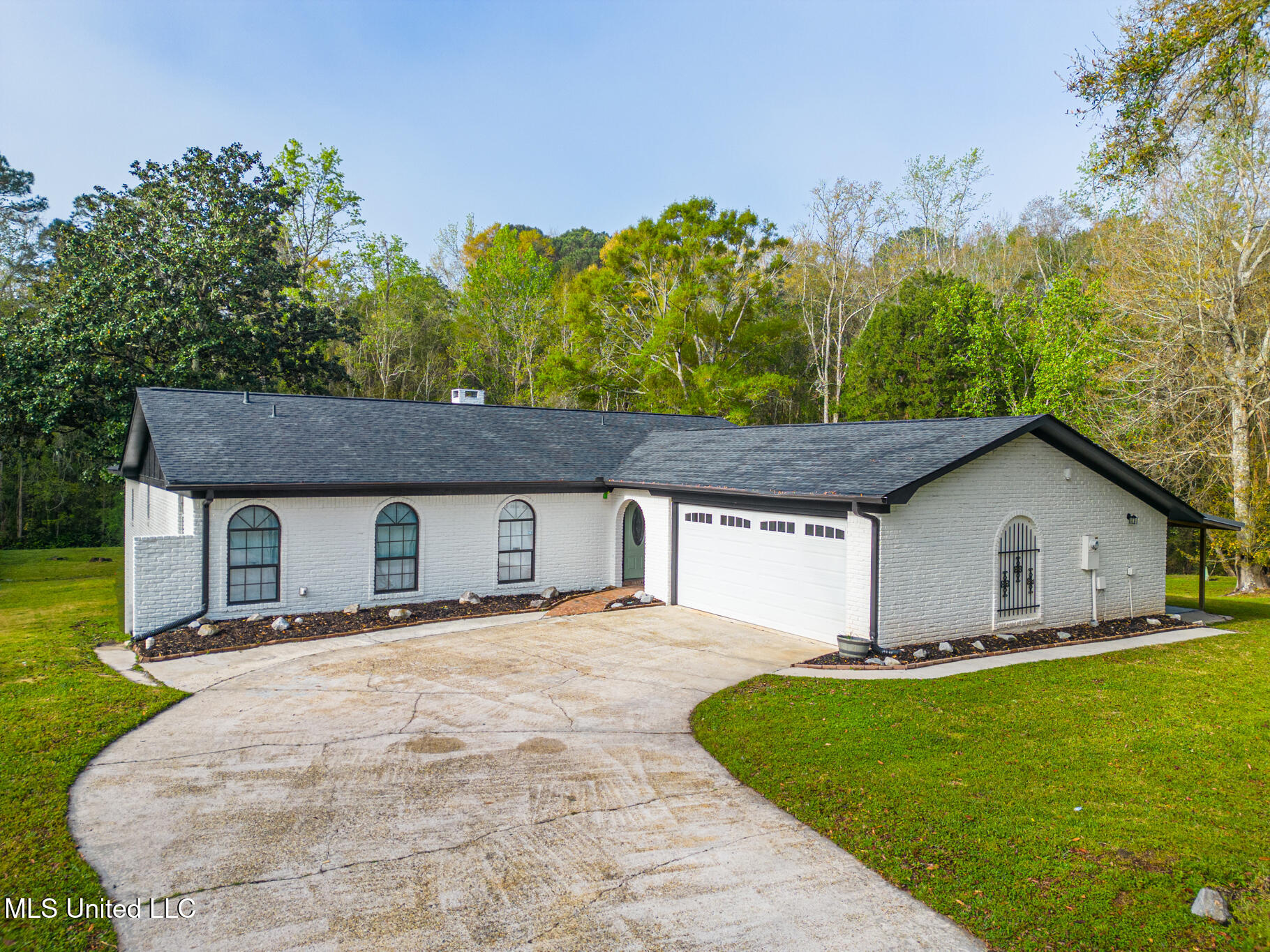3800 Kendale Drive, Gautier, Mississippi image 1
