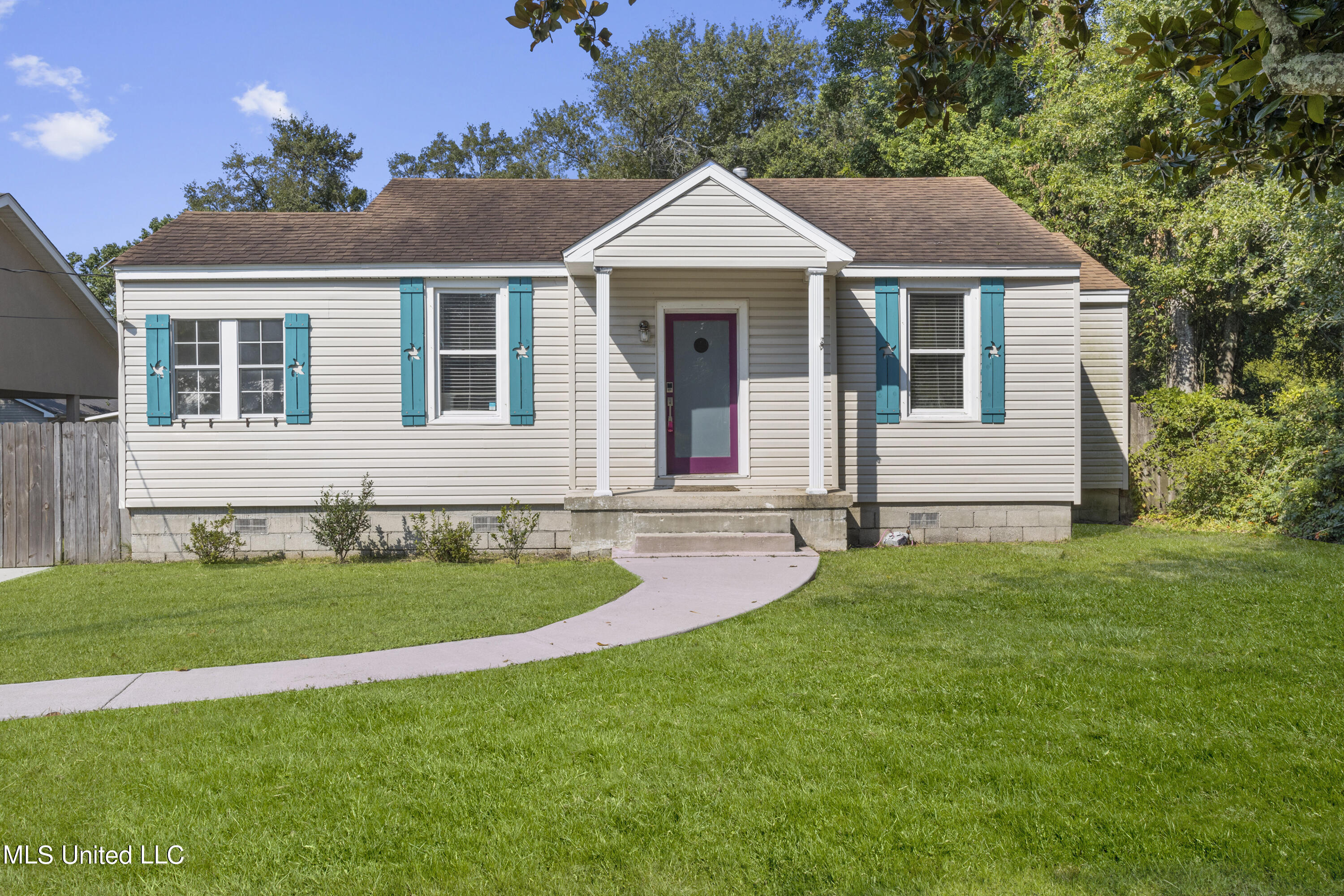 124 S Ocean Wave Avenue, Long Beach, Mississippi image 1