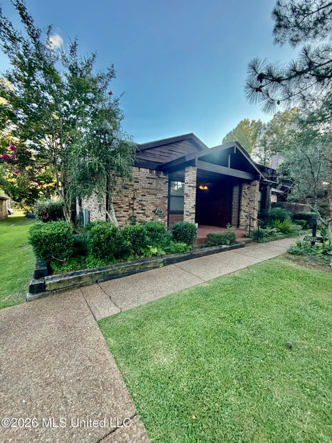 Homes For Sale - 52 W Cascades Circle<br/> Clinton, MS 39056