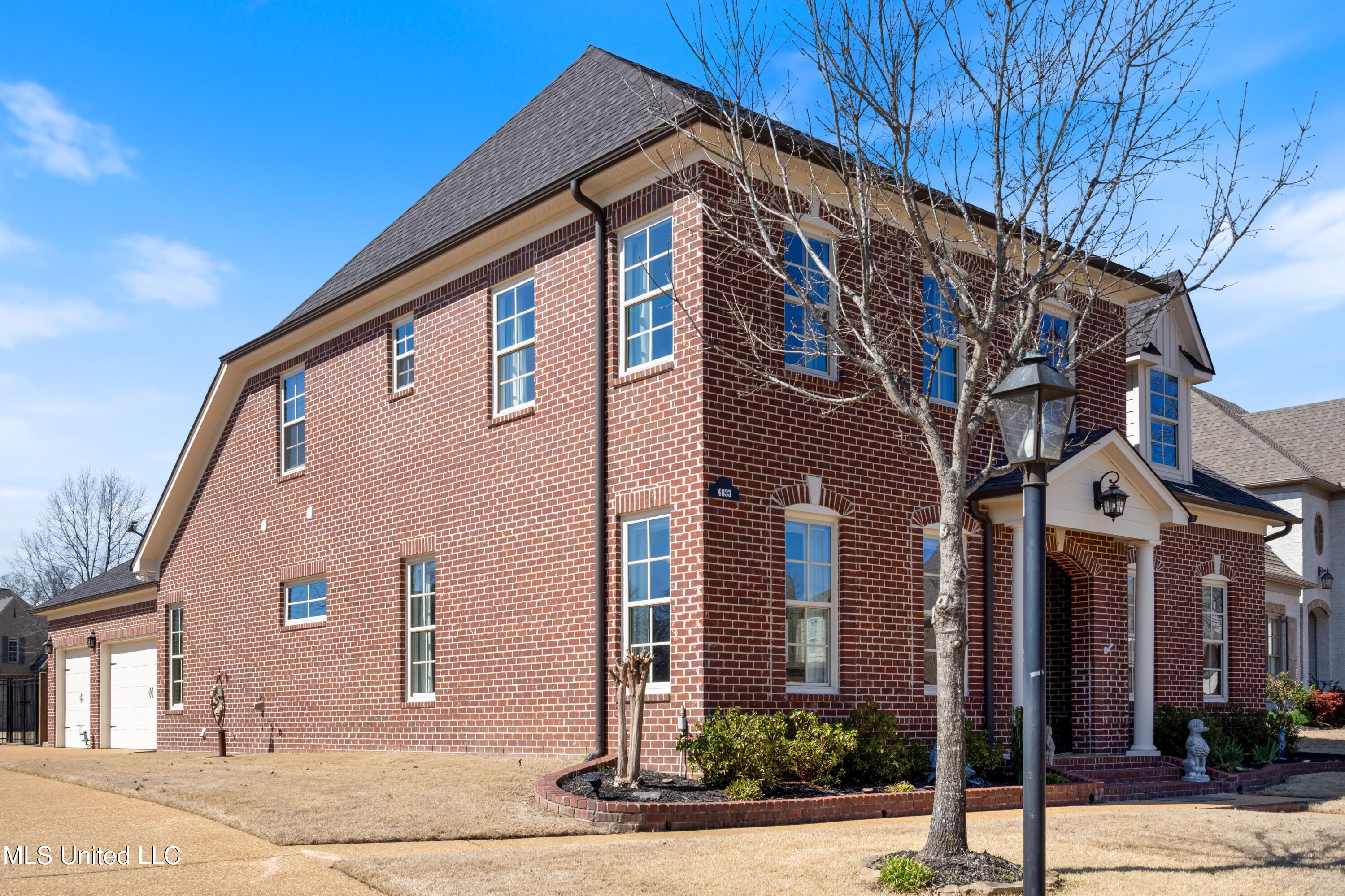 4833 E Delbridge Court, Olive Branch, Mississippi image 3