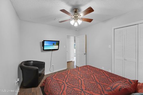 Single Family Residence in Gulfport MS 520 Sharp Boulevard 16.jpg