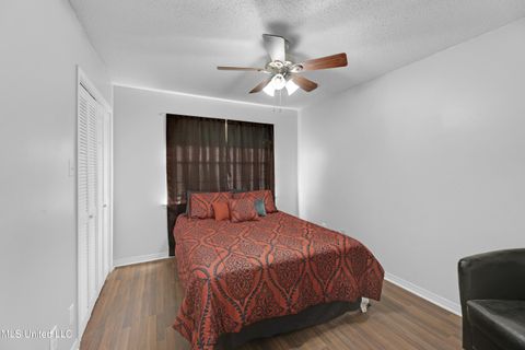 Single Family Residence in Gulfport MS 520 Sharp Boulevard 15.jpg