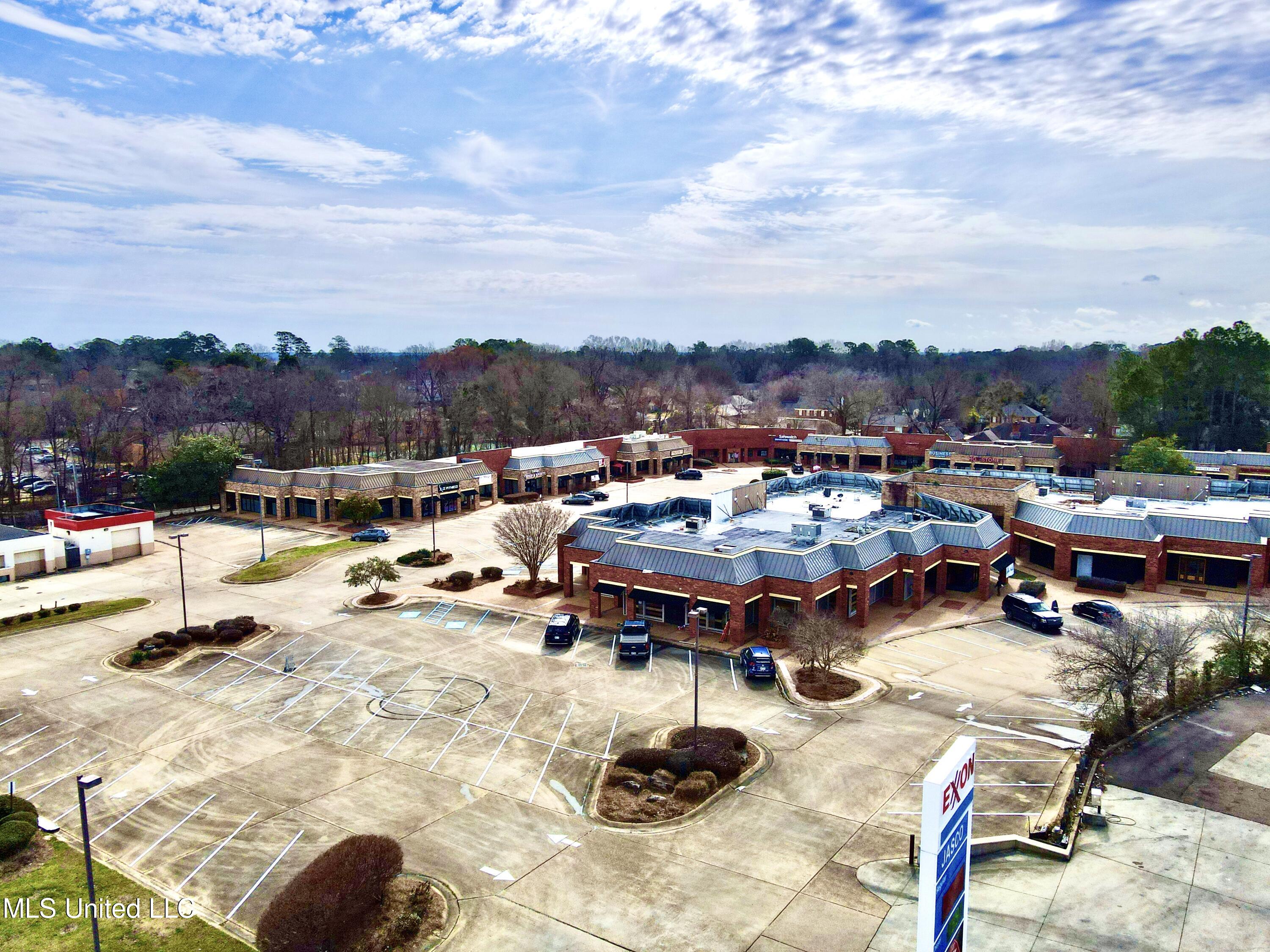 Photo 1 of 4 — 1625 E County Line Road, Jackson, MS 39211