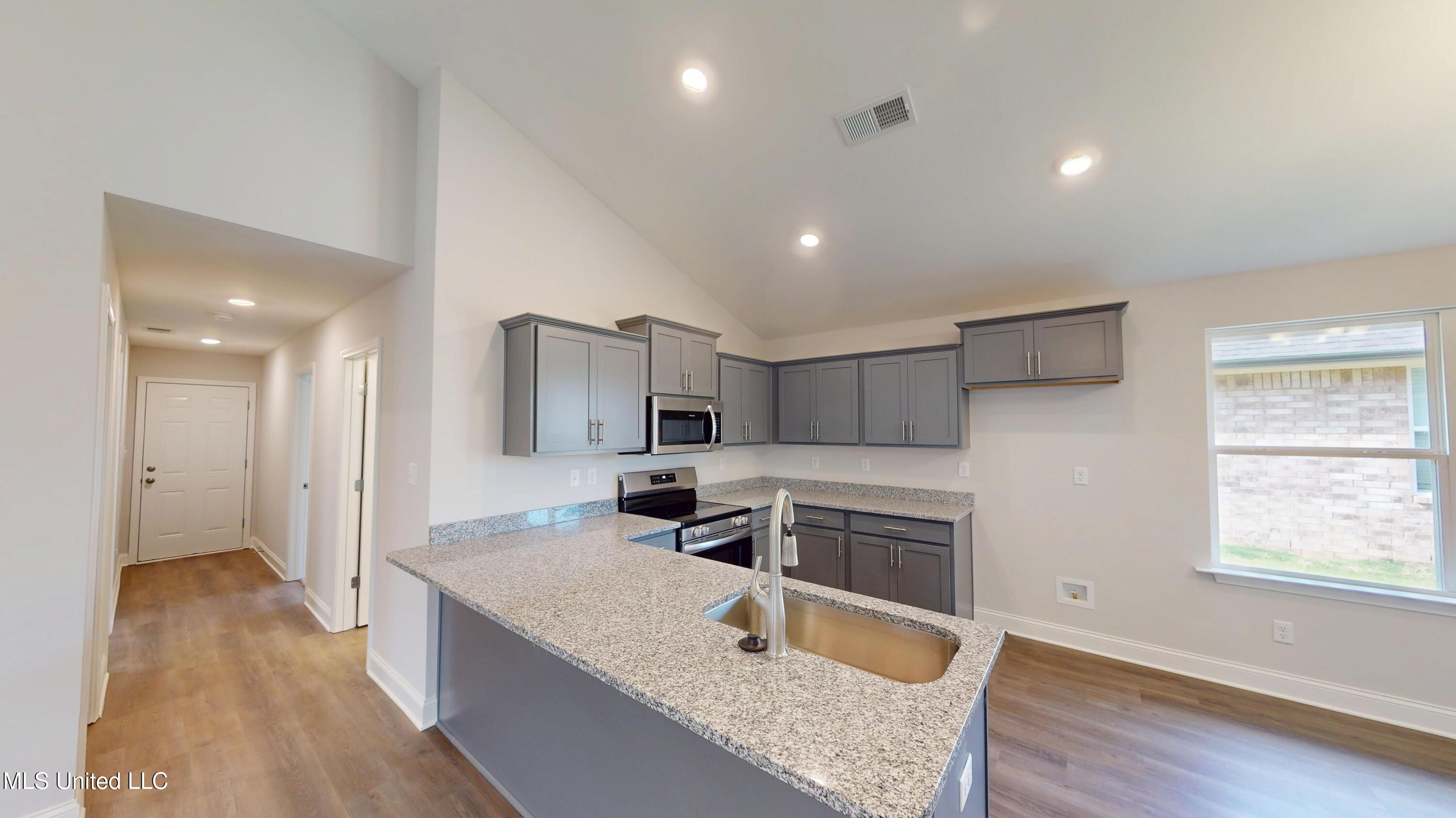 7908 Gardendale Drive, Olive Branch, Mississippi image 13