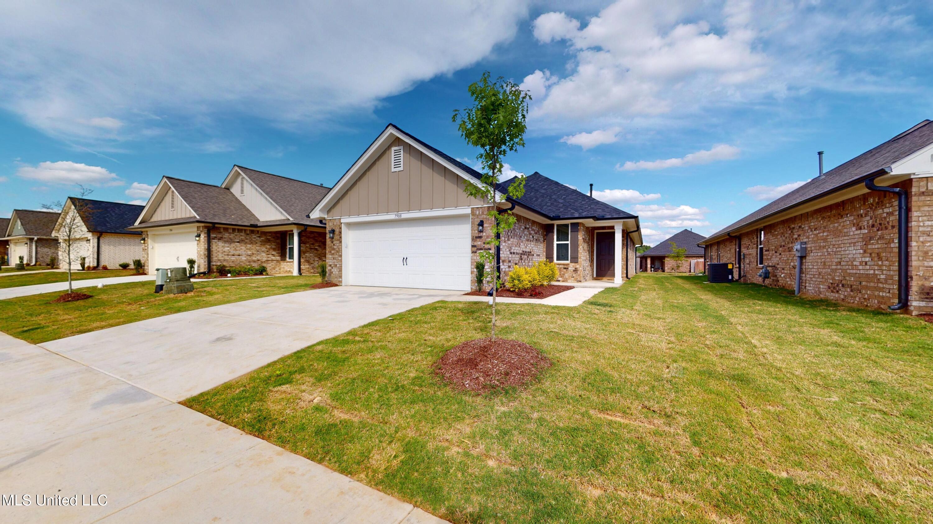 7908 Gardendale Drive, Olive Branch, Mississippi image 1