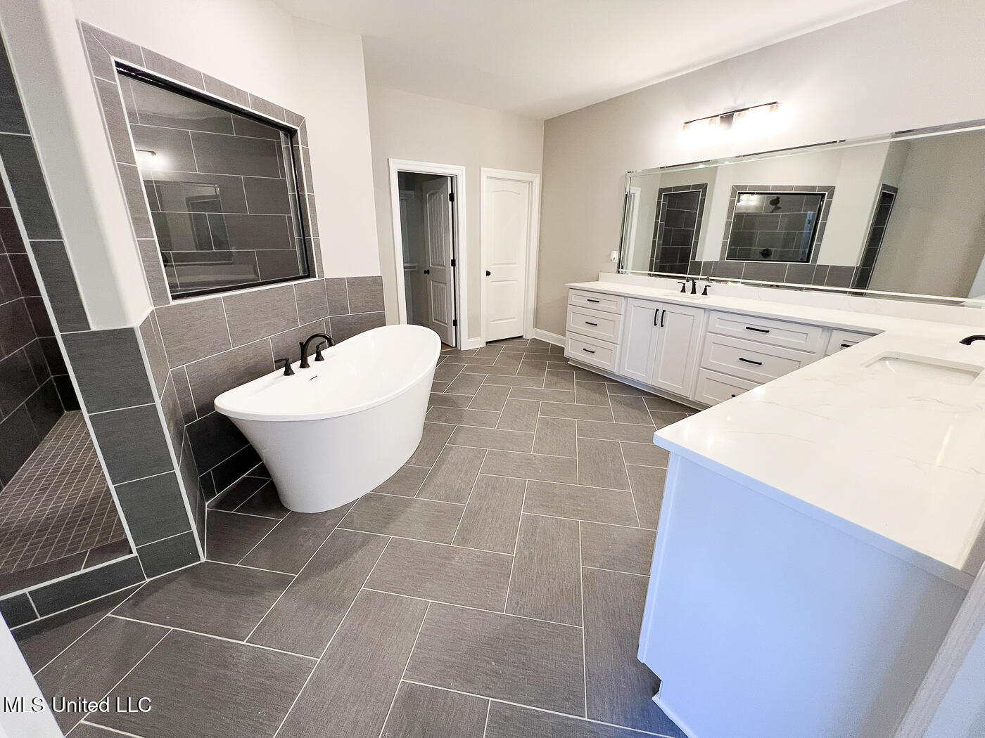 11482 Vickis Lane, Olive Branch, Mississippi image 34