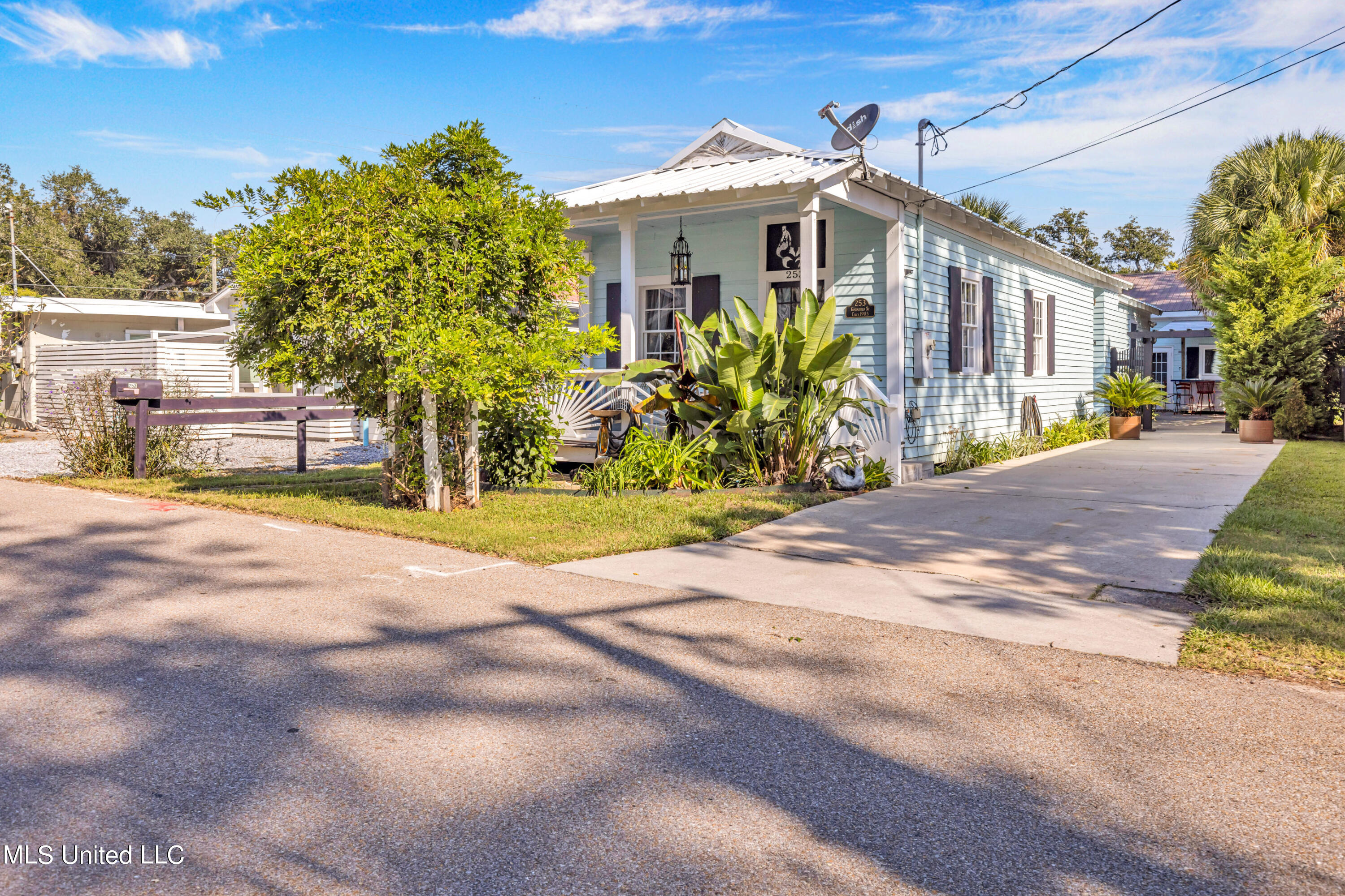 253 Sycamore Street, Bay Saint Louis, Mississippi image 1