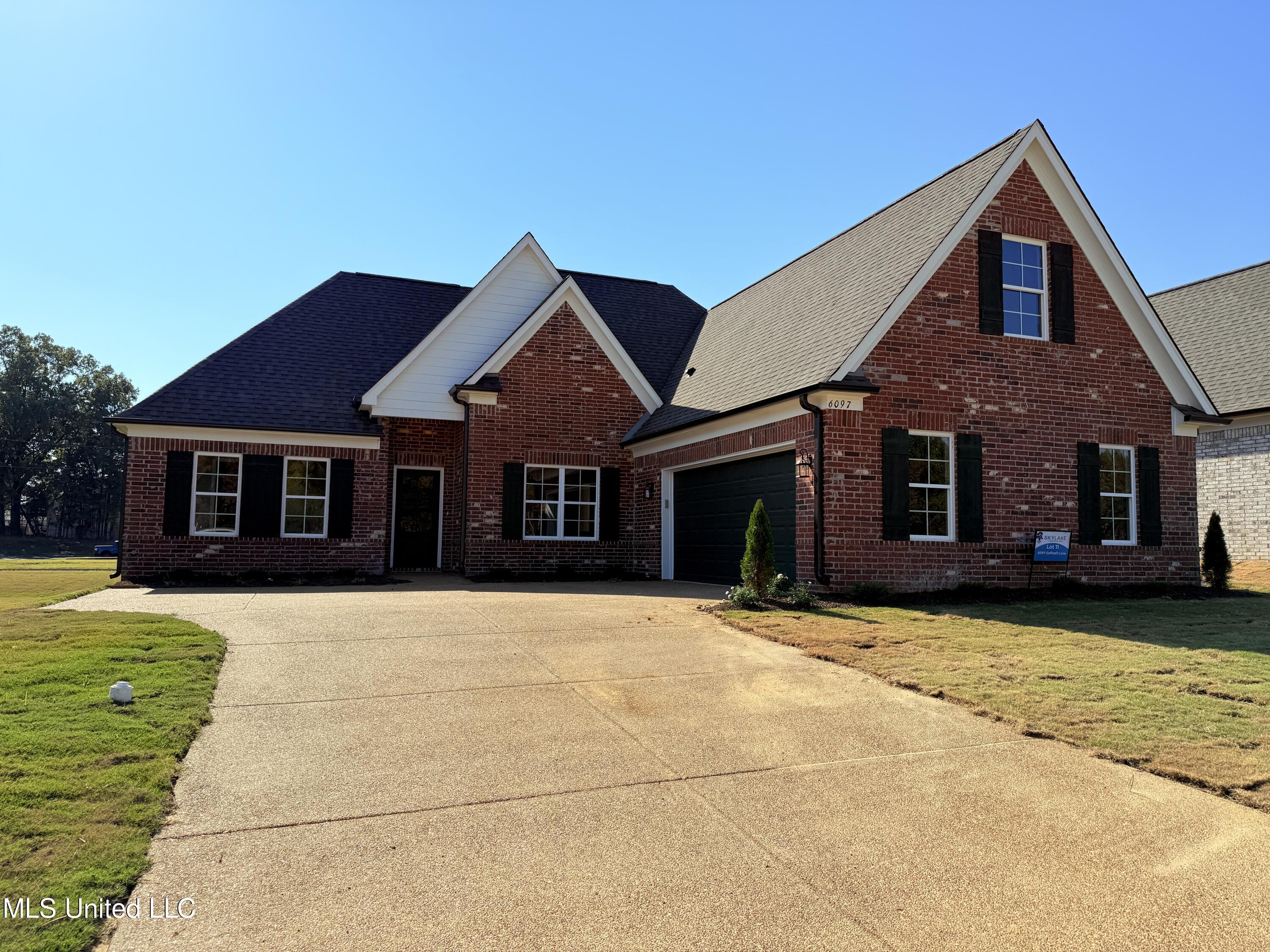 6097 Daffodil Lane, Walls, Mississippi image 1