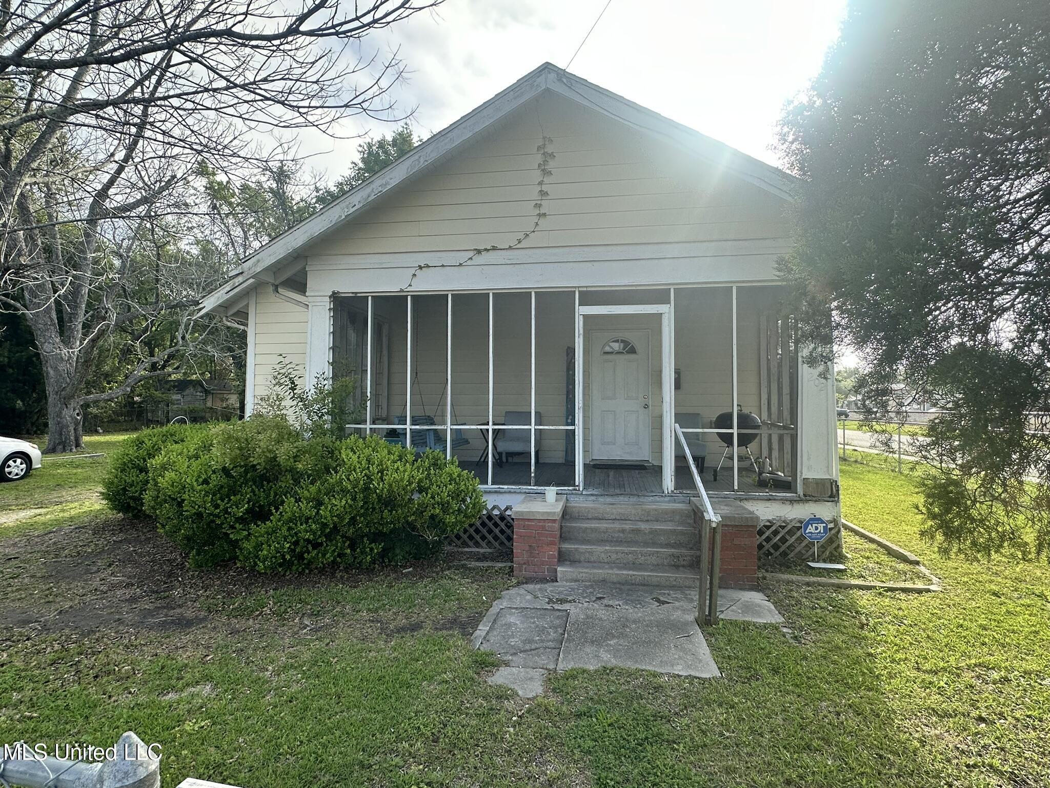 202 Lee Street, Biloxi, Mississippi image 1