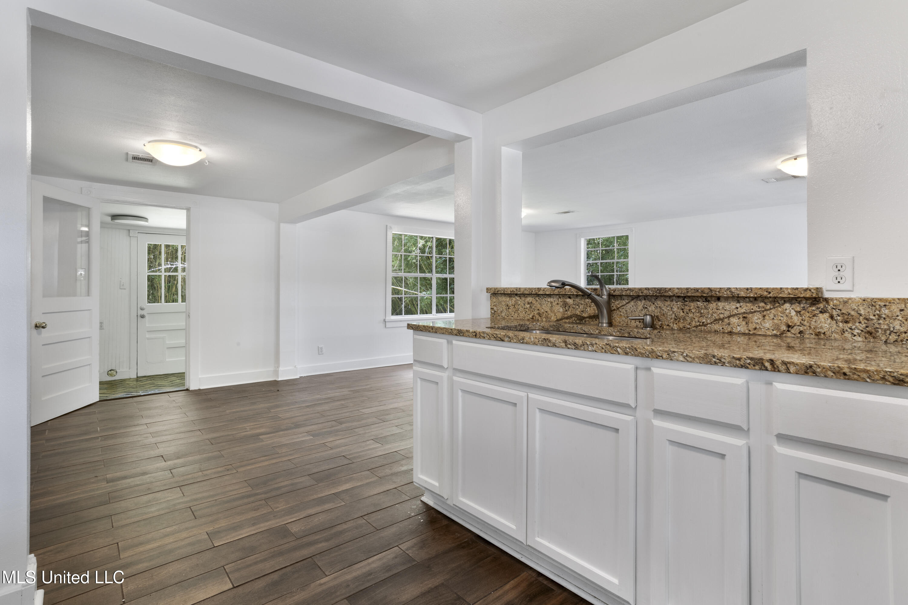 609 Russell Avenue, Ocean Springs, Mississippi image 3