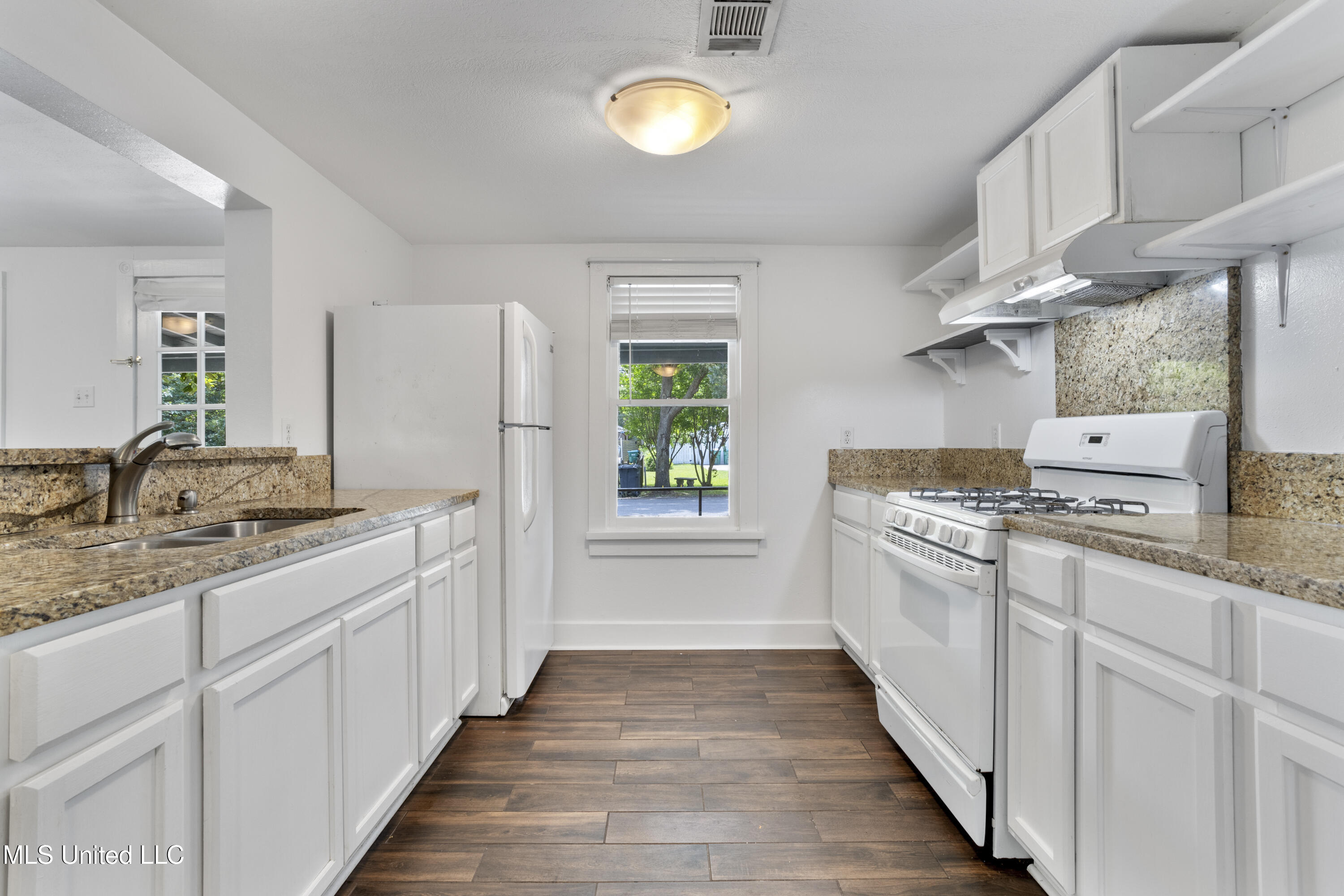609 Russell Avenue, Ocean Springs, Mississippi image 11