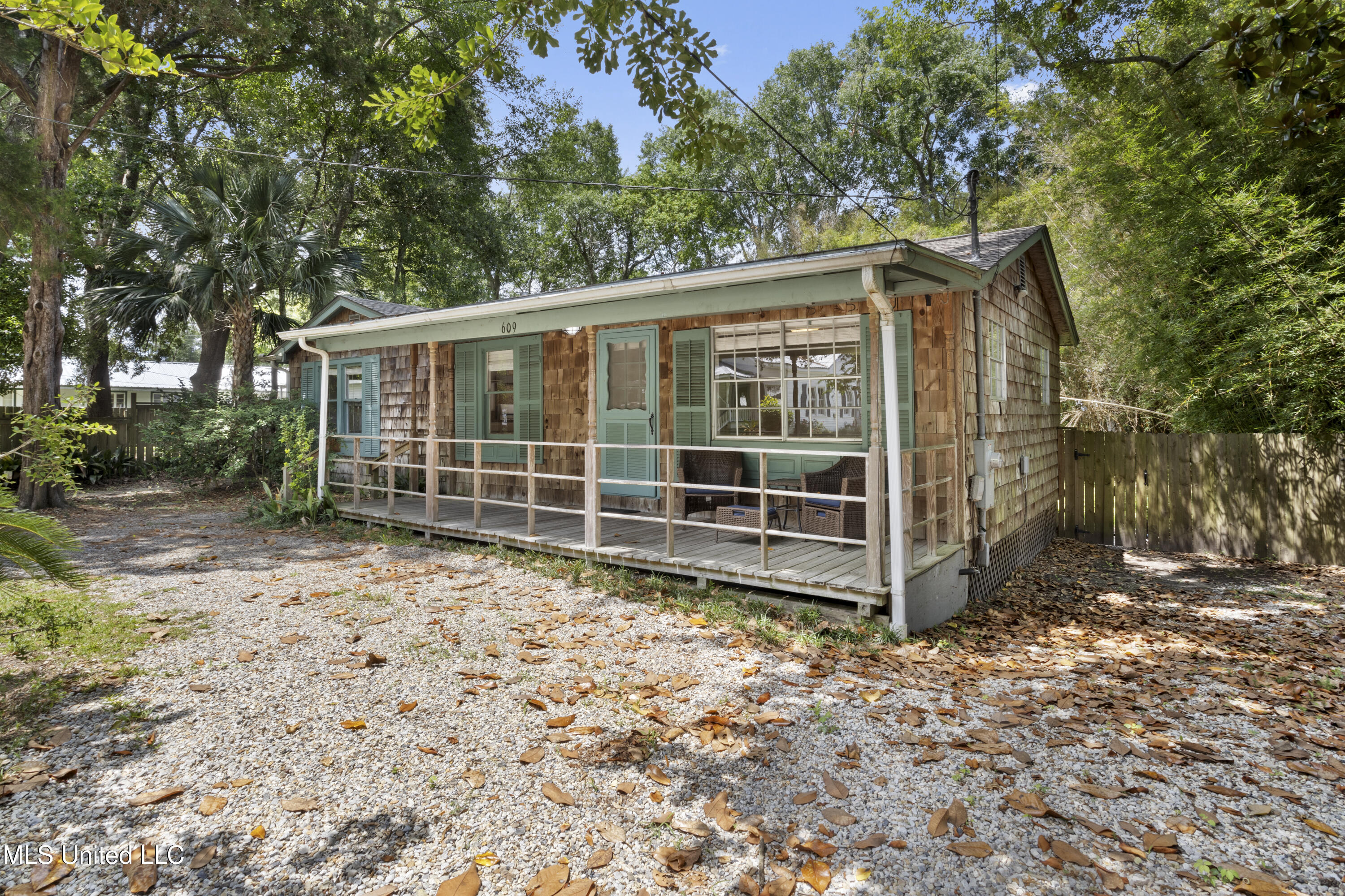 609 Russell Avenue, Ocean Springs, Mississippi image 1