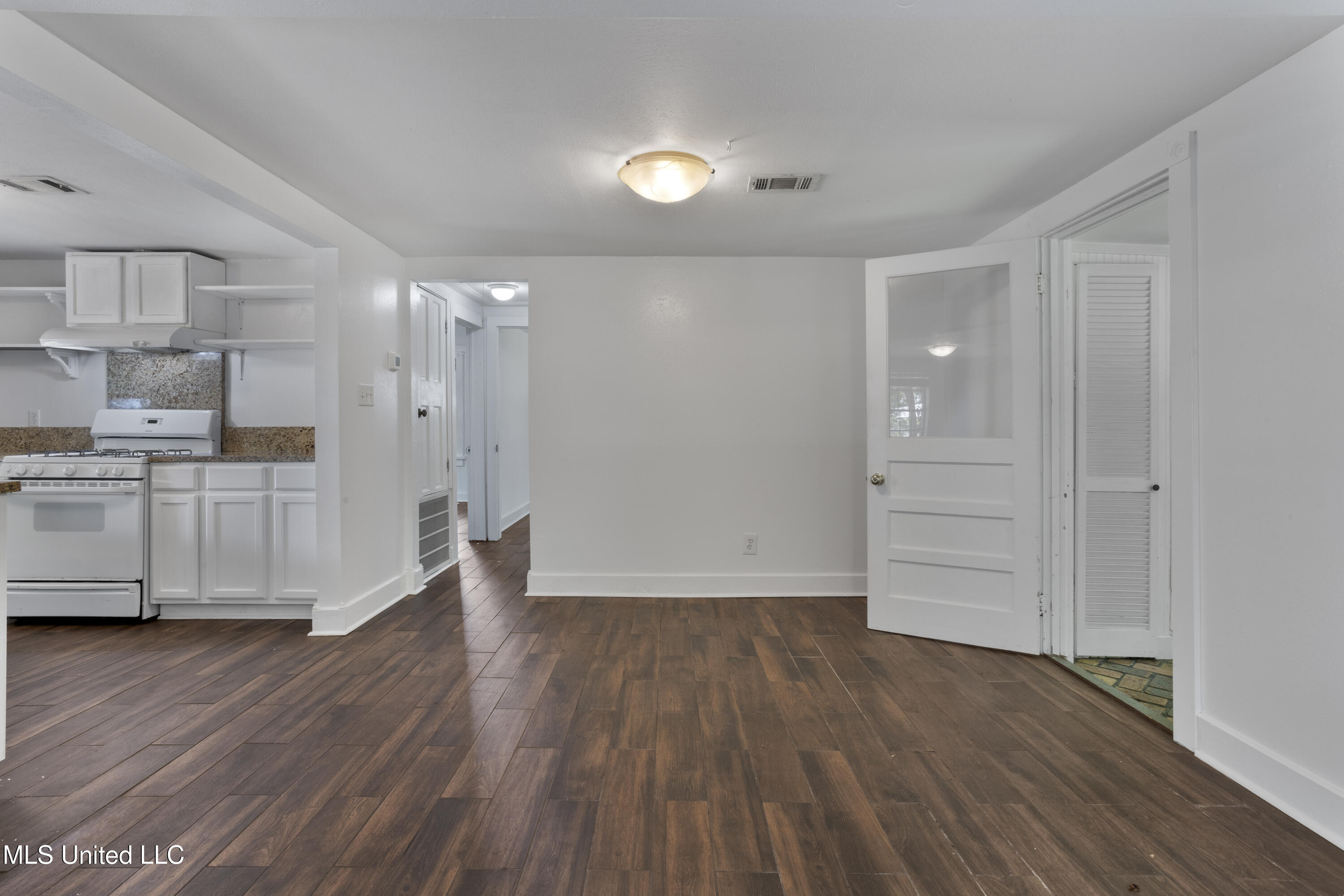 609 Russell Avenue, Ocean Springs, Mississippi image 4