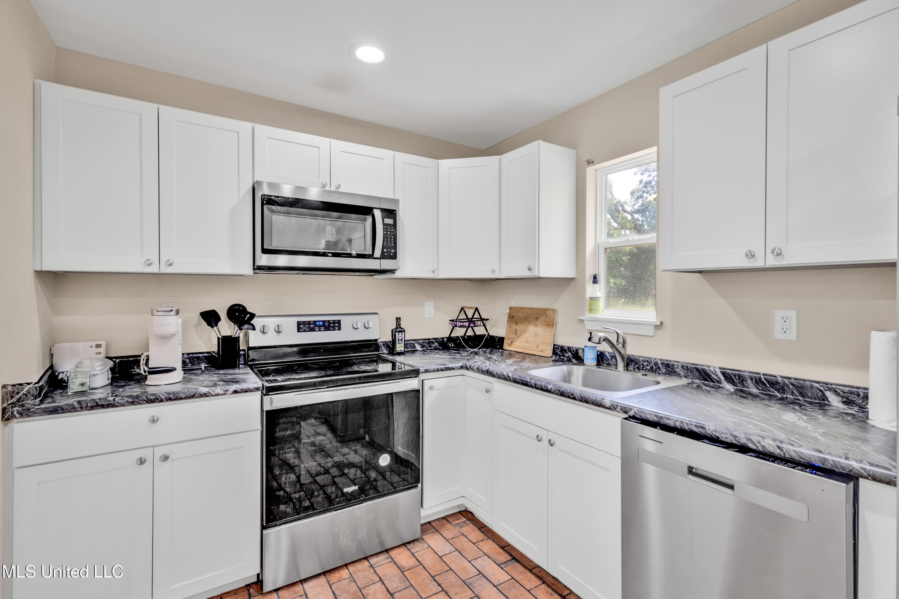101 30th Street, Gulfport, Mississippi image 9