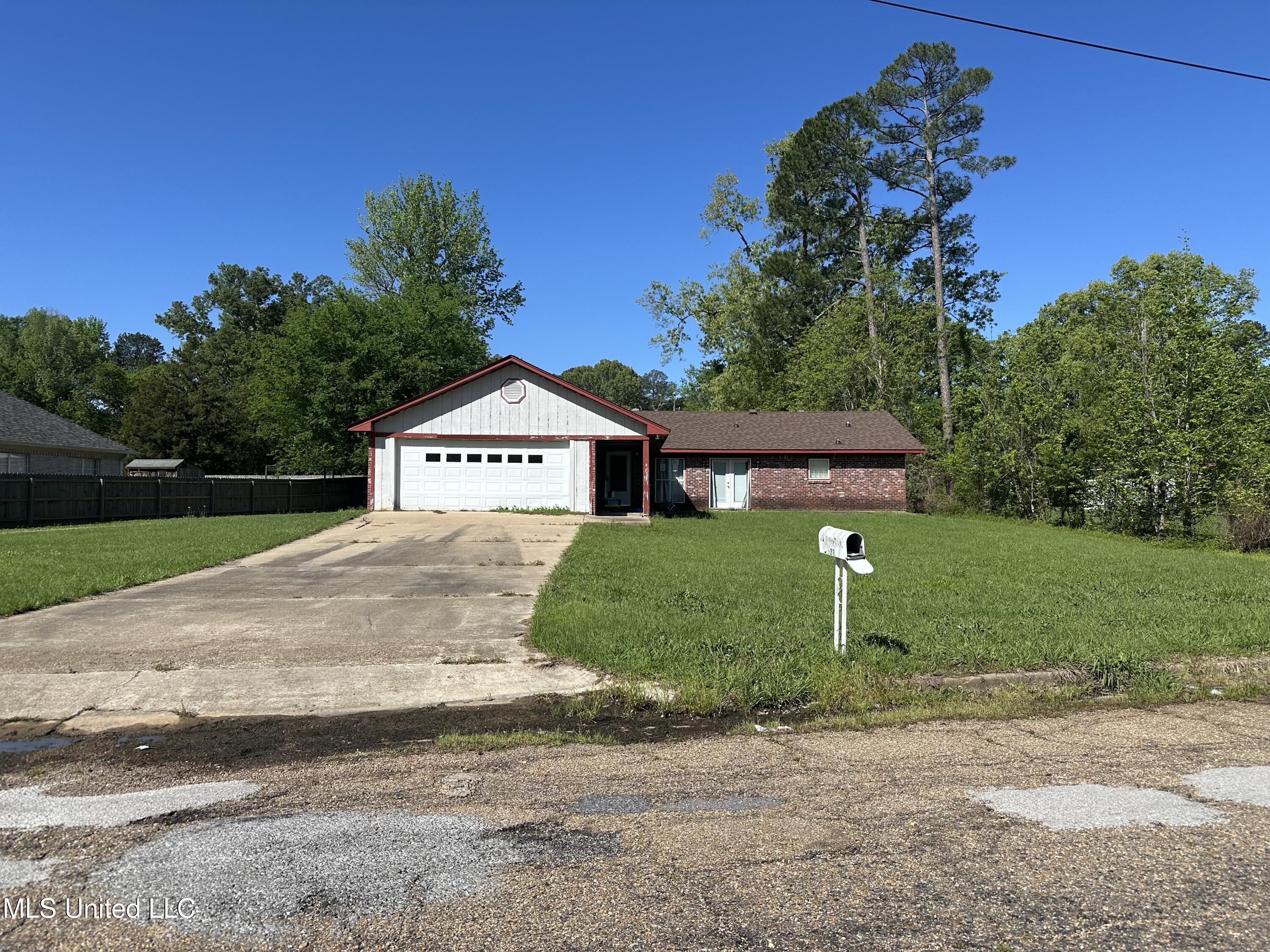 6037 Floral Drive, Jackson, Mississippi image 15