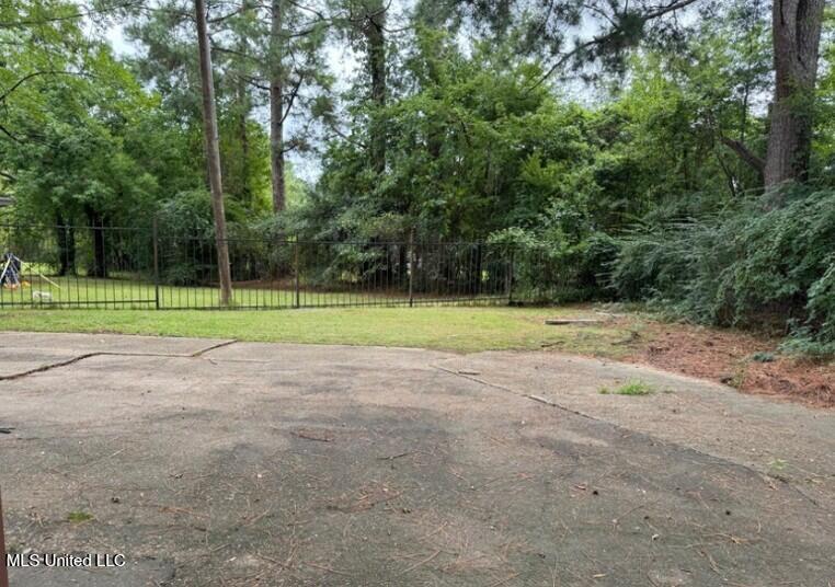 114 California Place, Jackson, Mississippi image 4