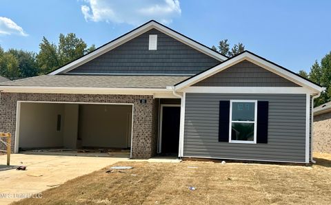 Homes For Sale - 5 S Thorn Tree Street<br/> Marshall County, Byhalia, MS 38611