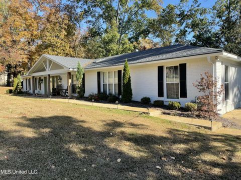 Homes For Sale - 106 Edgewood Drive<br/> Oktibbeha County, Starkville, MS 39759