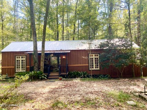 Homes For Sale - 140 Westover Drive<br/> Hazlehurst, MS 39083