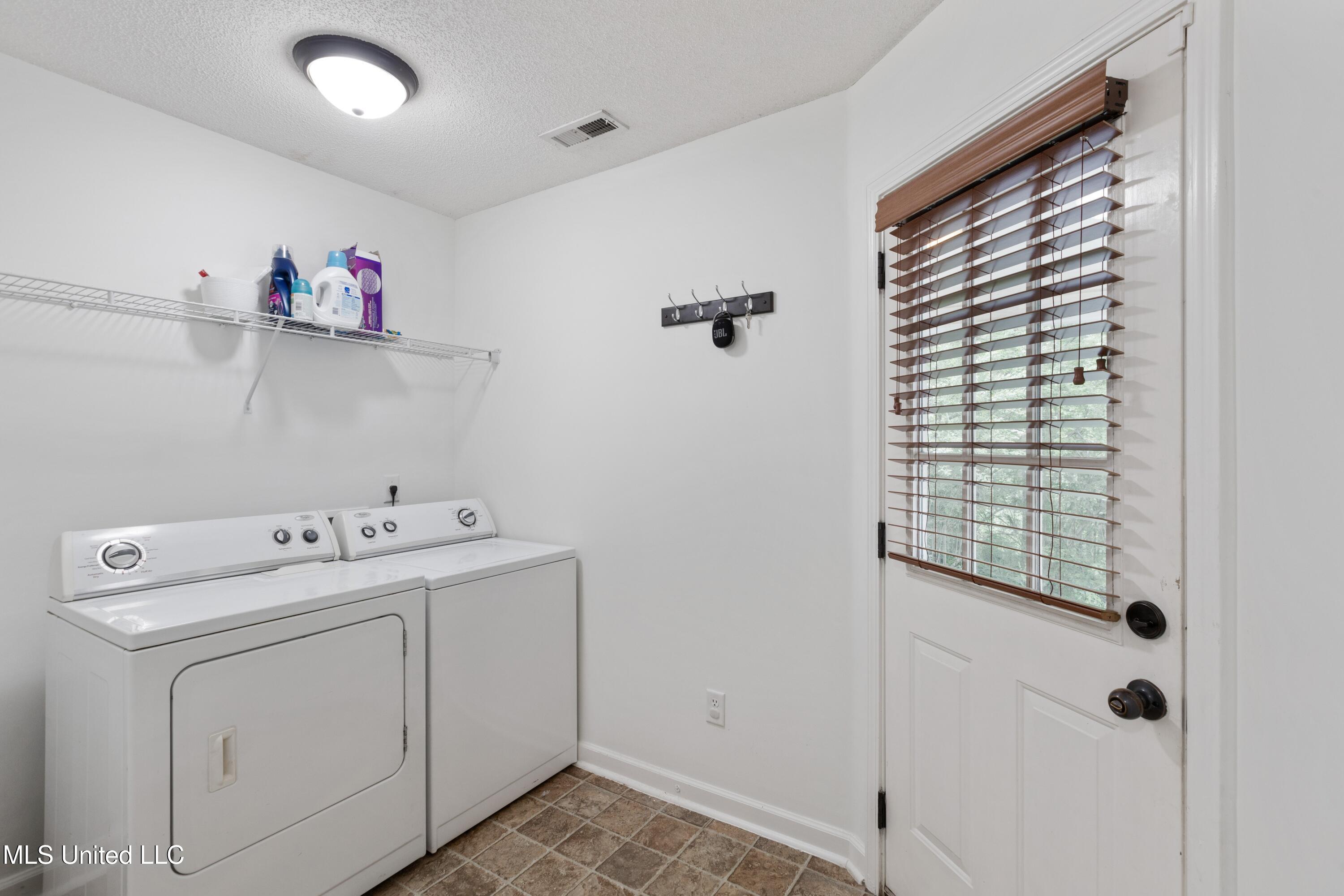 7880 N Shahkoka Drive, Olive Branch, Mississippi image 16