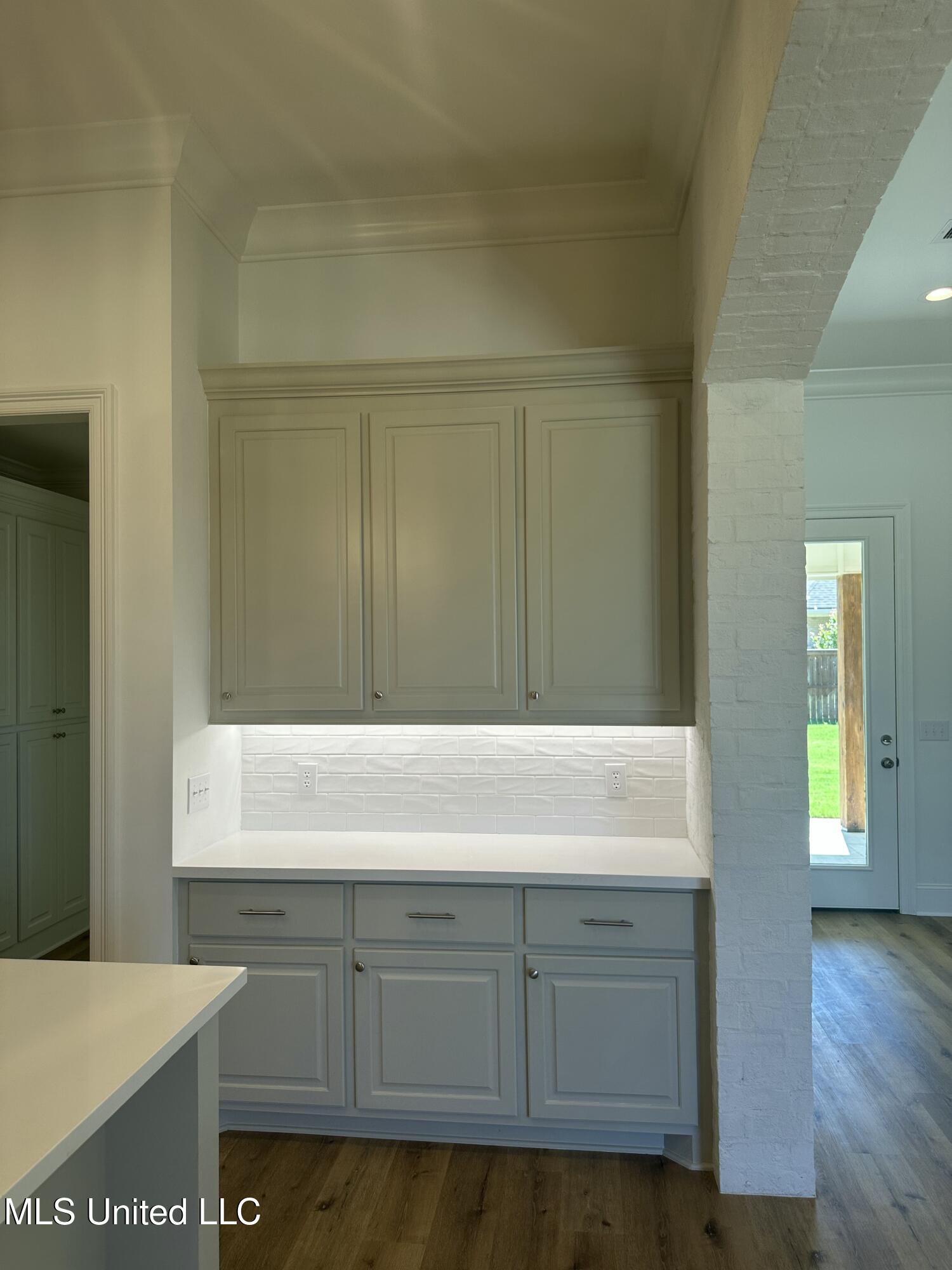 448 Aurora Circle, Canton, Mississippi image 4