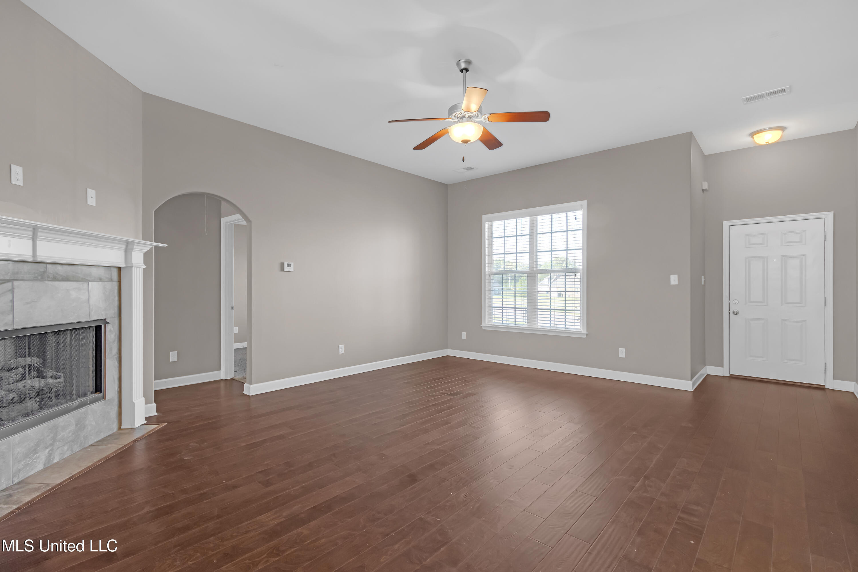 8539 S Courtly Circle, Olive Branch, Mississippi image 4