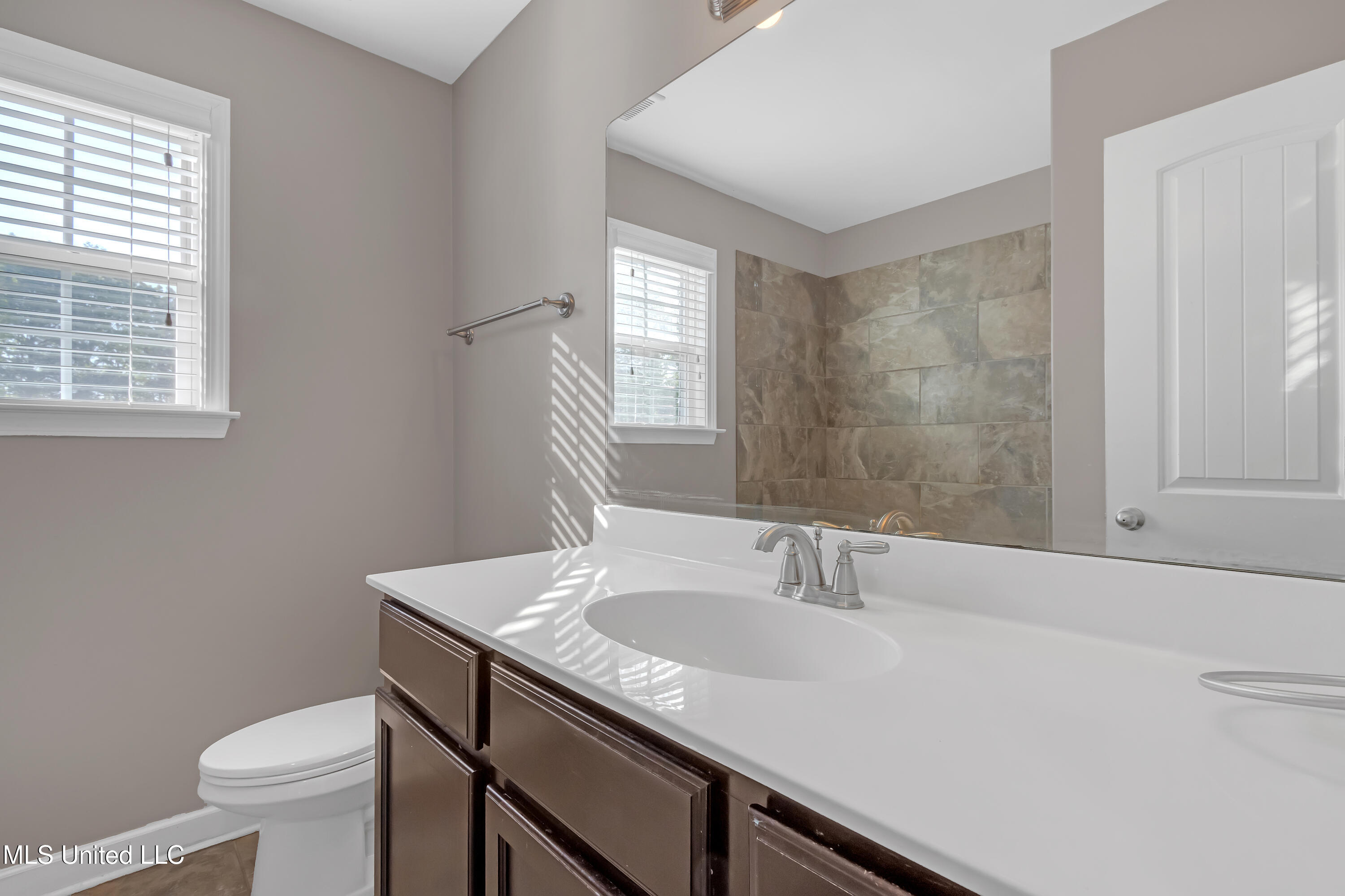 8539 S Courtly Circle, Olive Branch, Mississippi image 14