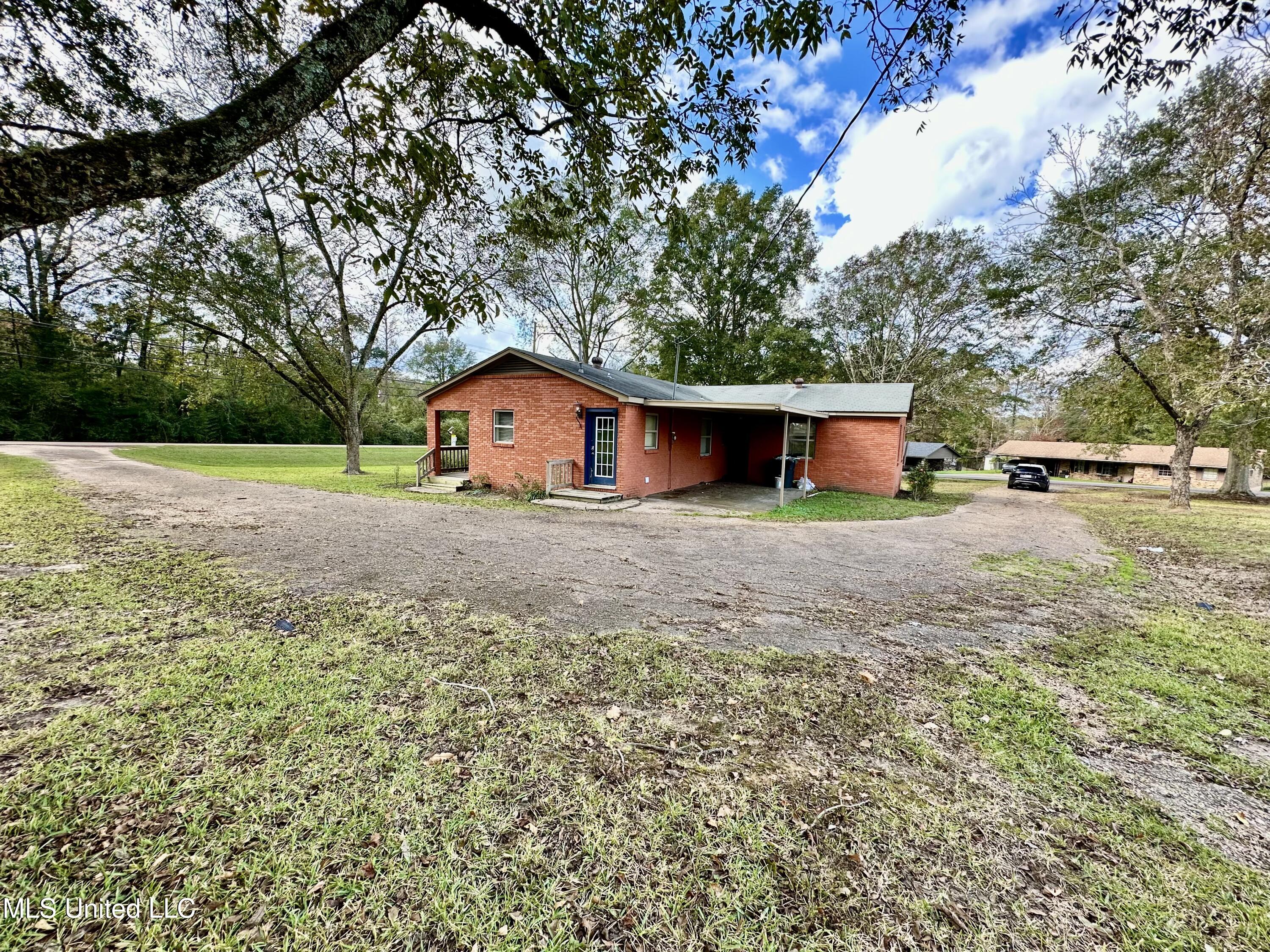 1402 S Fir Avenue, Collins, Mississippi image 1