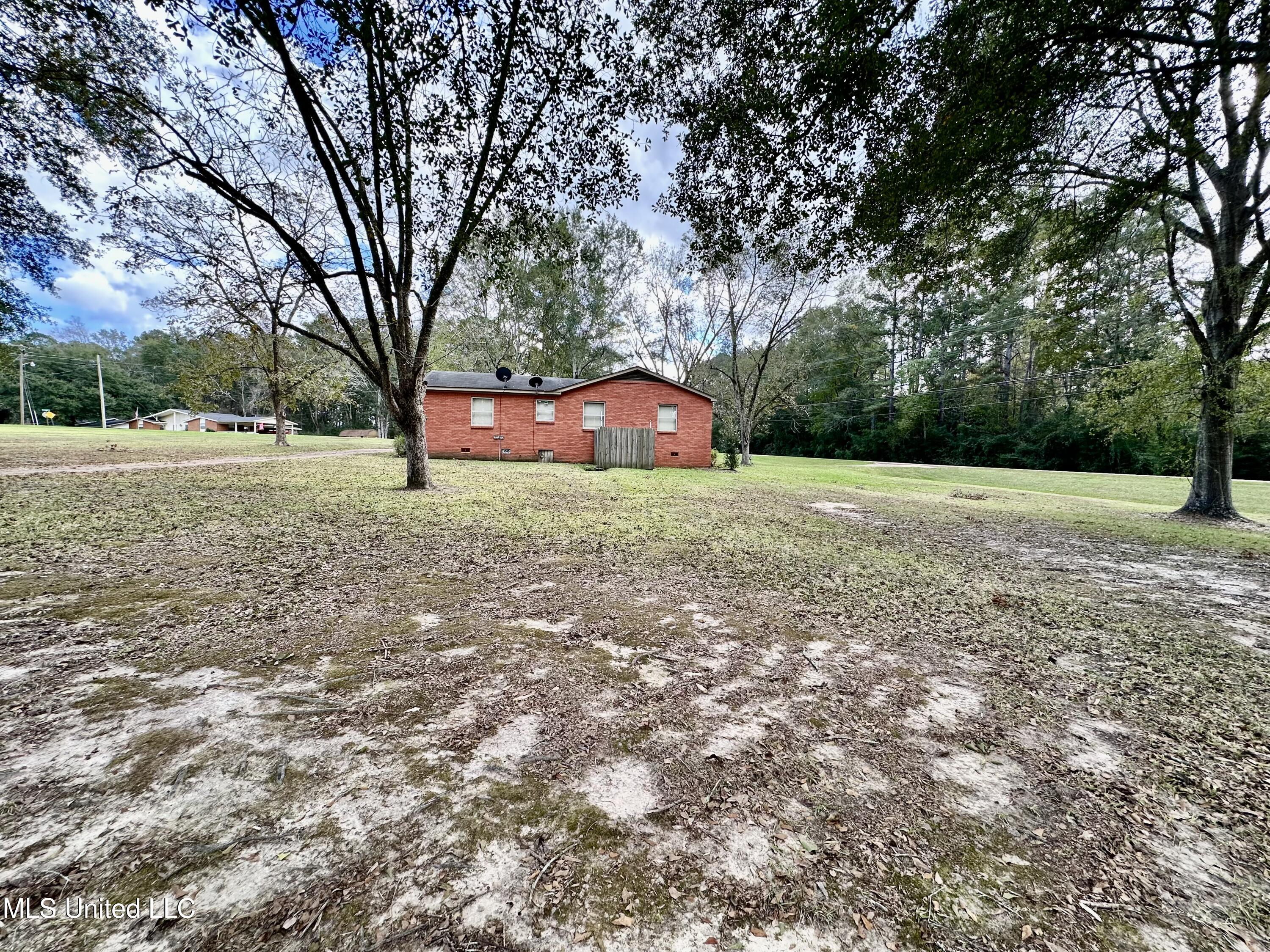 1402 S Fir Avenue, Collins, Mississippi image 3