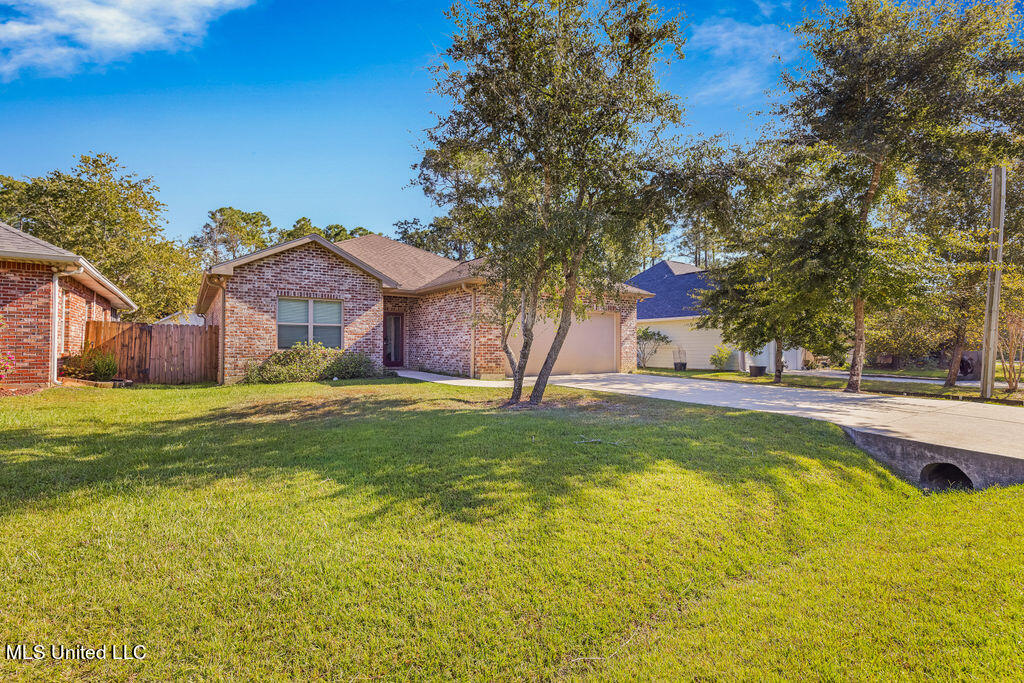 847 Ieke Drive, Diamondhead, Mississippi image 1