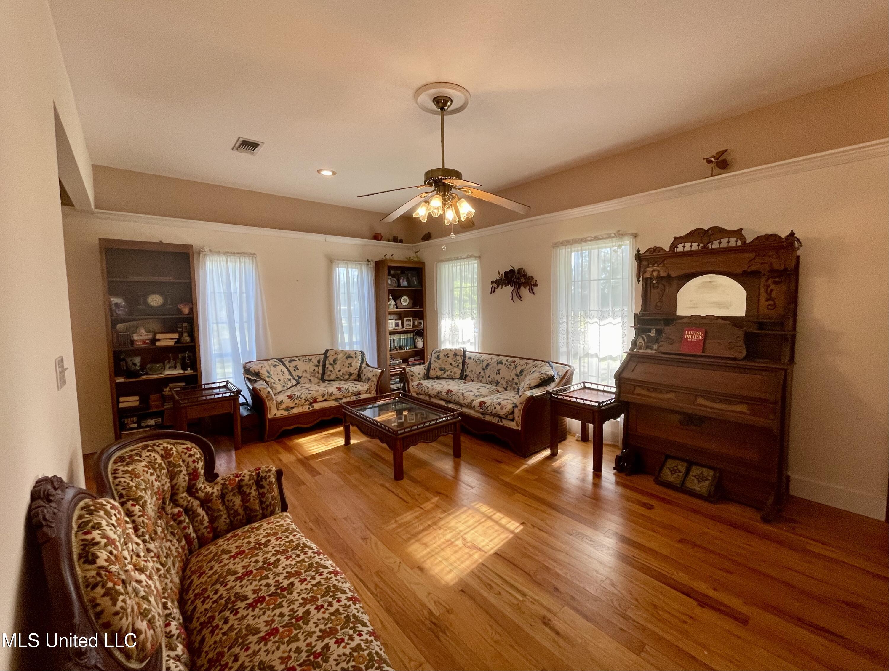 14024 Lorraine Road, Biloxi, Mississippi image 5