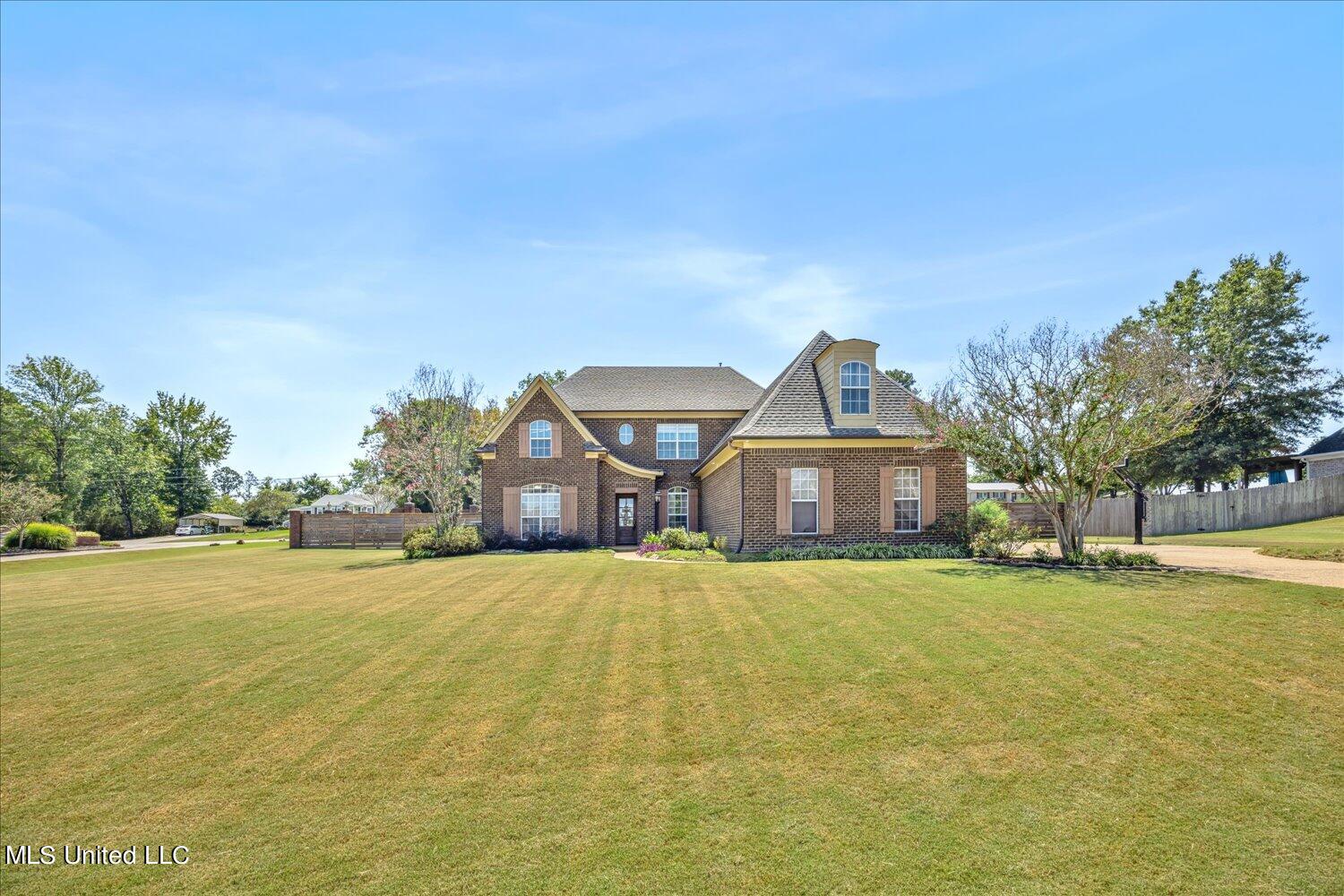 8655 Belmor Crossing Cove, Olive Branch, Mississippi image 2