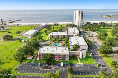 Condominium in Biloxi MS 2046 Beach Boulevard.jpg