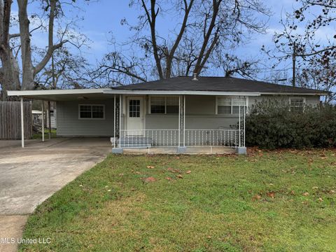 Homes For Sale - 201 Jefferson Street<br/> Vidalia, LA 71334