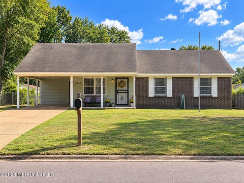 Homes For Sale - 2219 Colonial Hills Drive<br/> Desoto County, Southaven, MS 38671