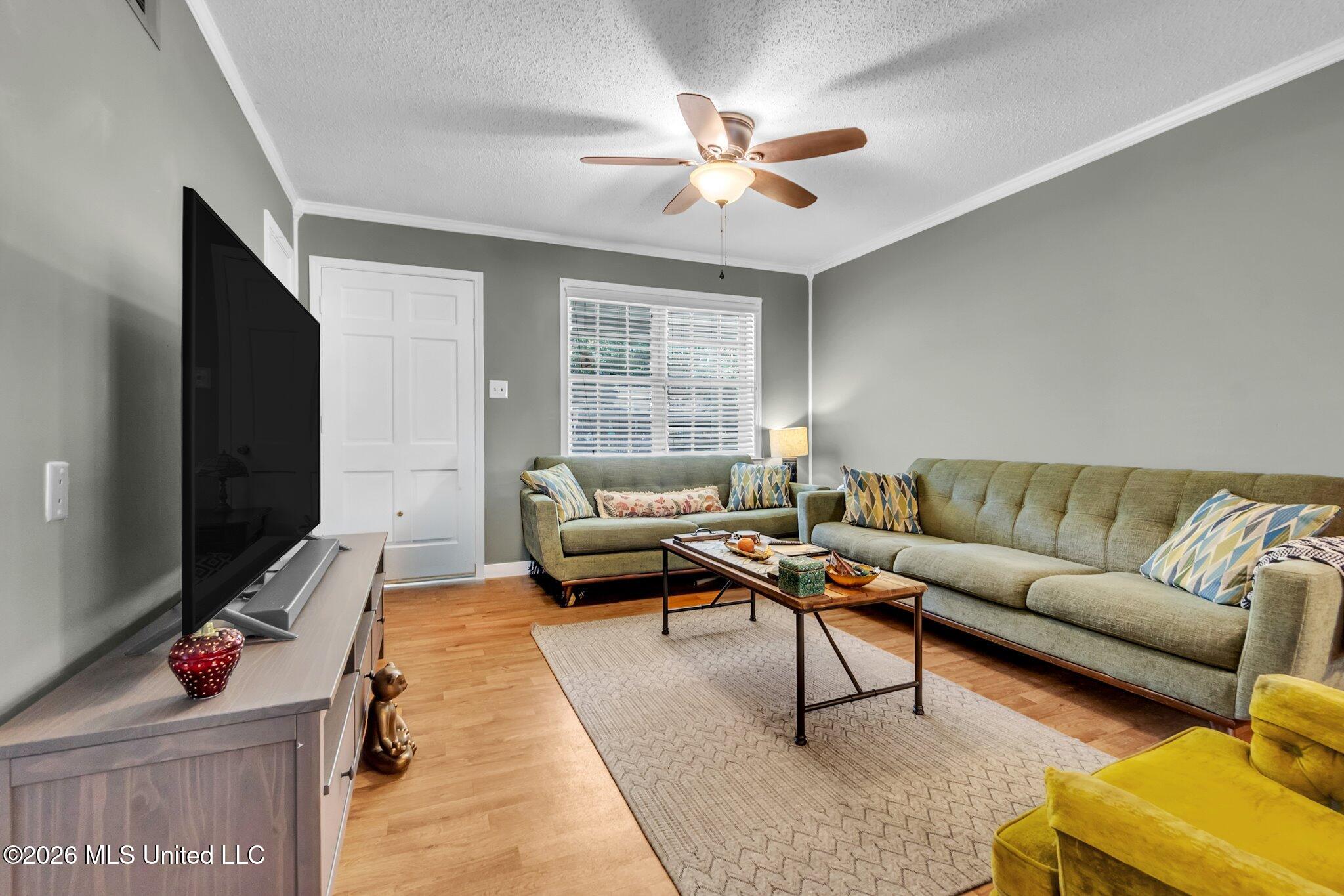 2219 Colonial Hills Drive