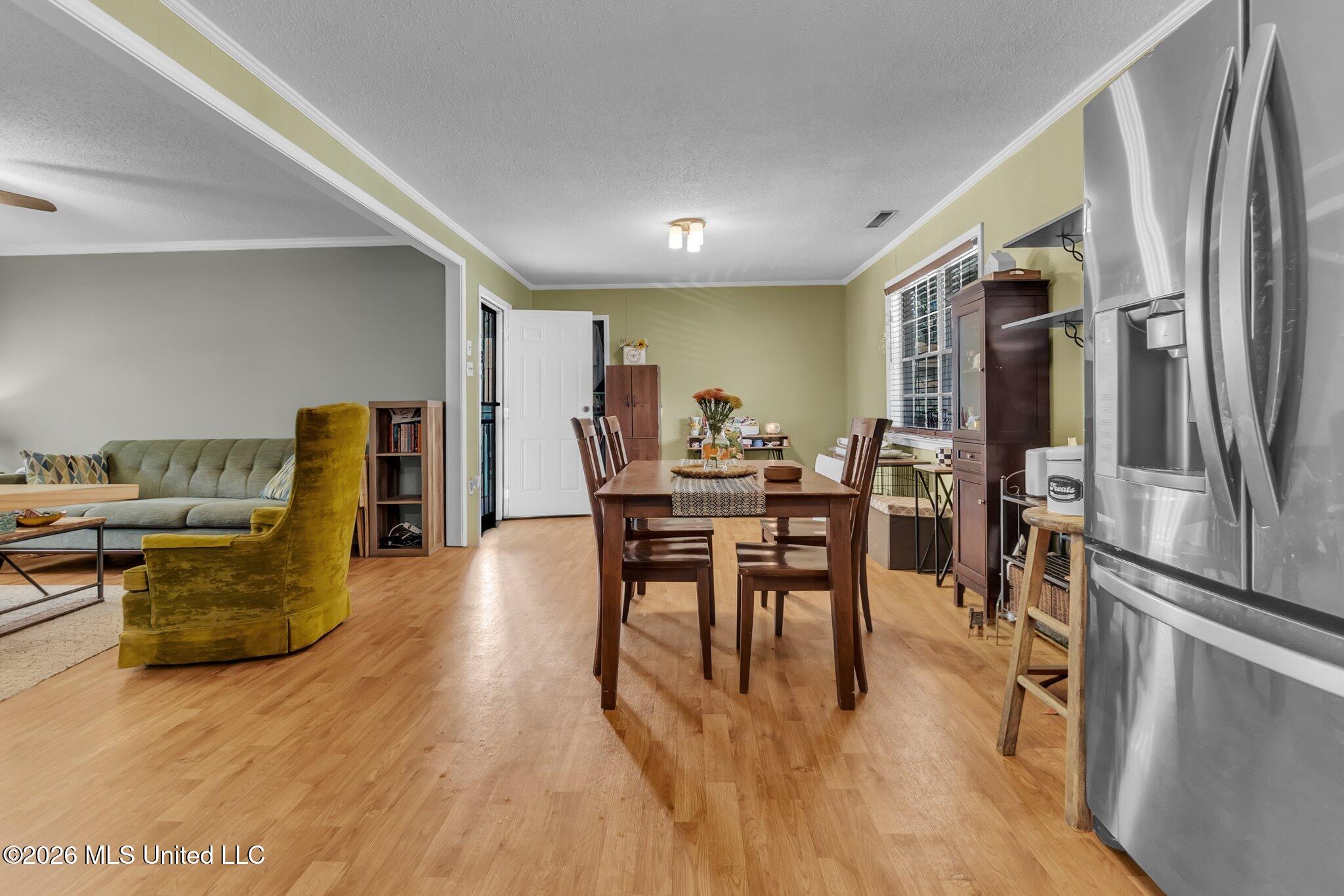 2219 Colonial Hills Drive
