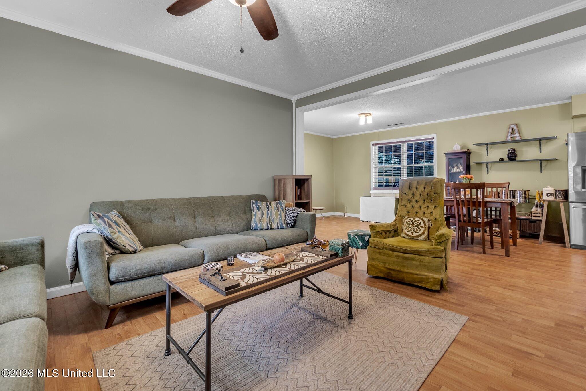 2219 Colonial Hills Drive
