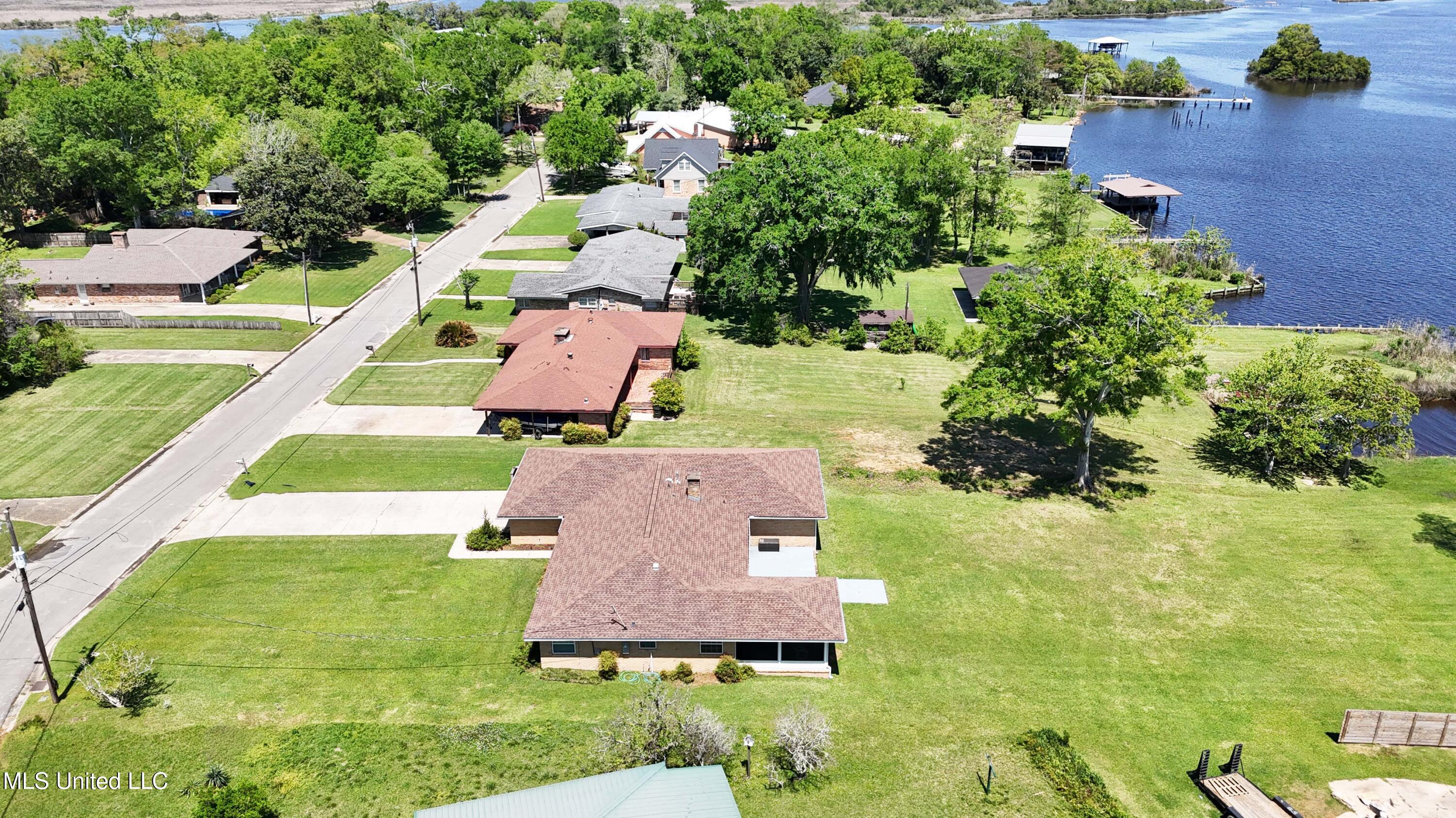 5212 Lakeview Drive, Moss Point, Mississippi image 31