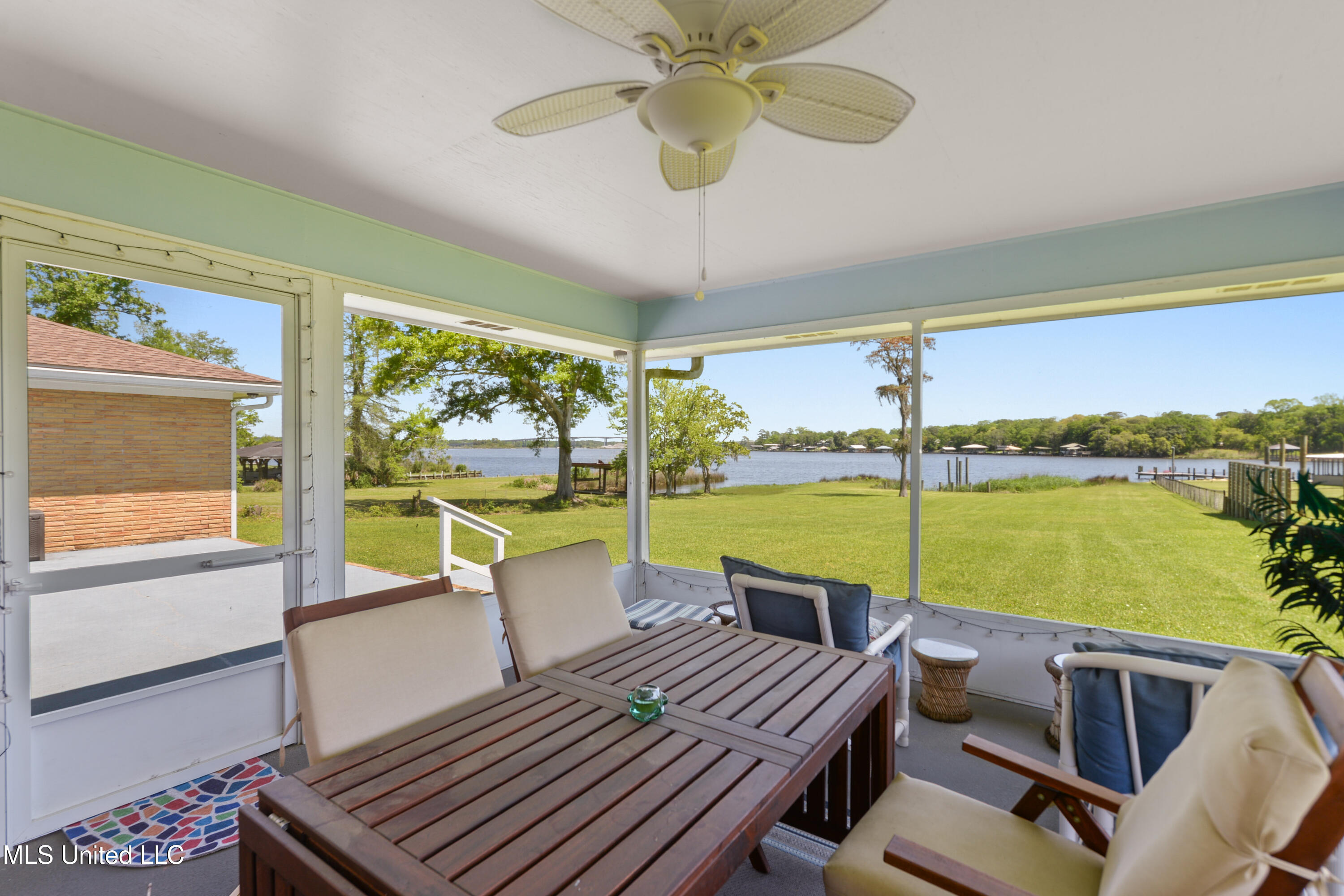 5212 Lakeview Drive, Moss Point, Mississippi image 26