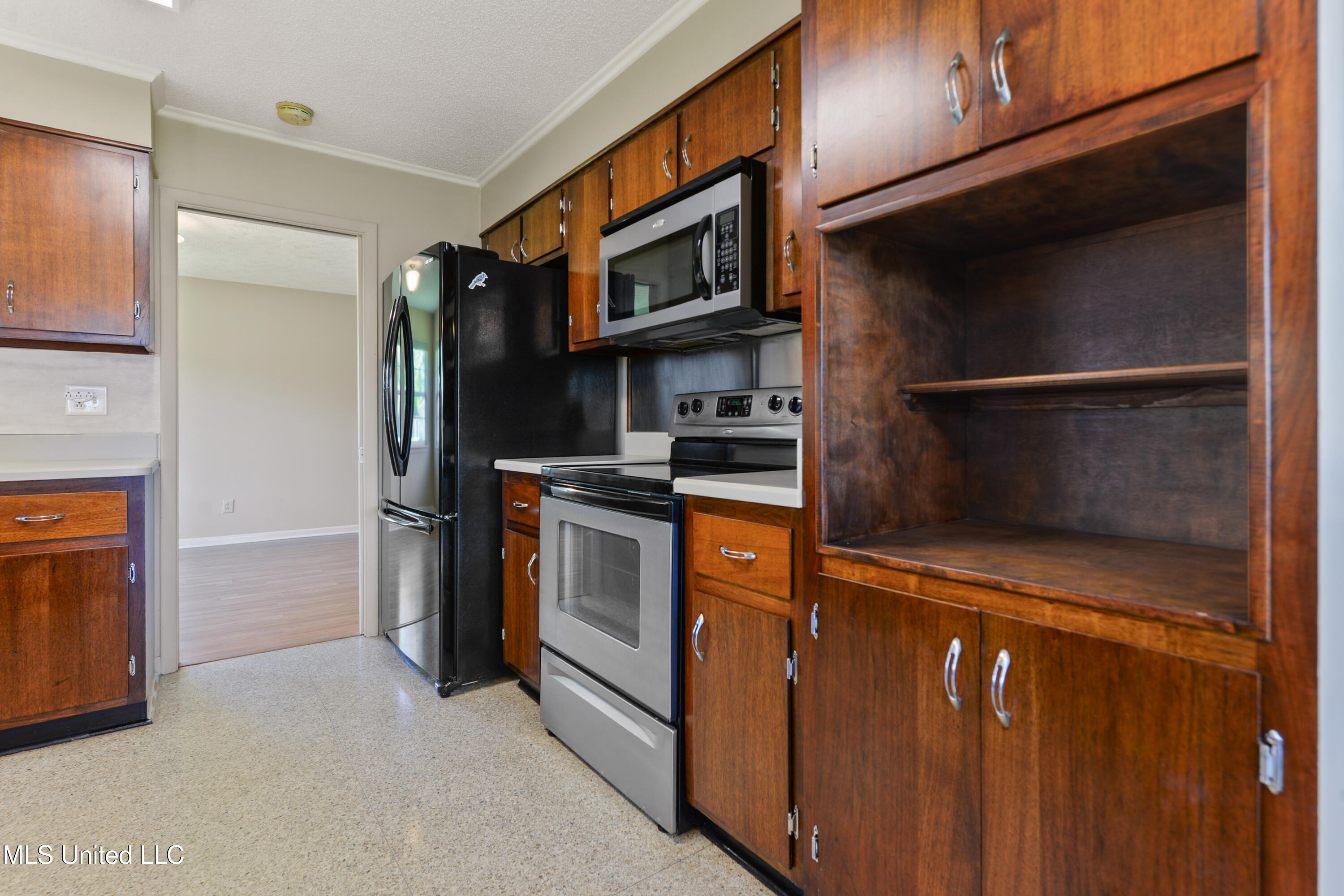 5212 Lakeview Drive, Moss Point, Mississippi image 12