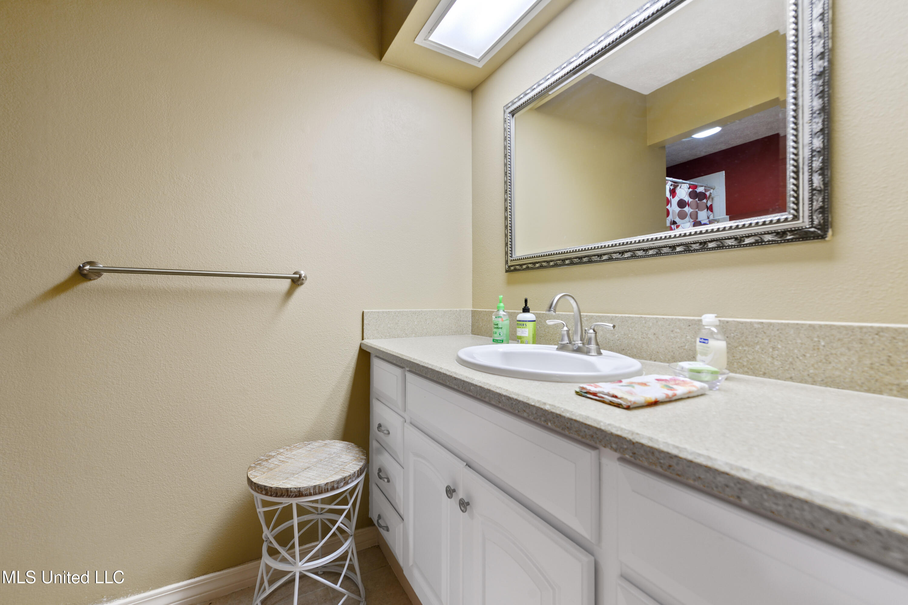 5212 Lakeview Drive, Moss Point, Mississippi image 24