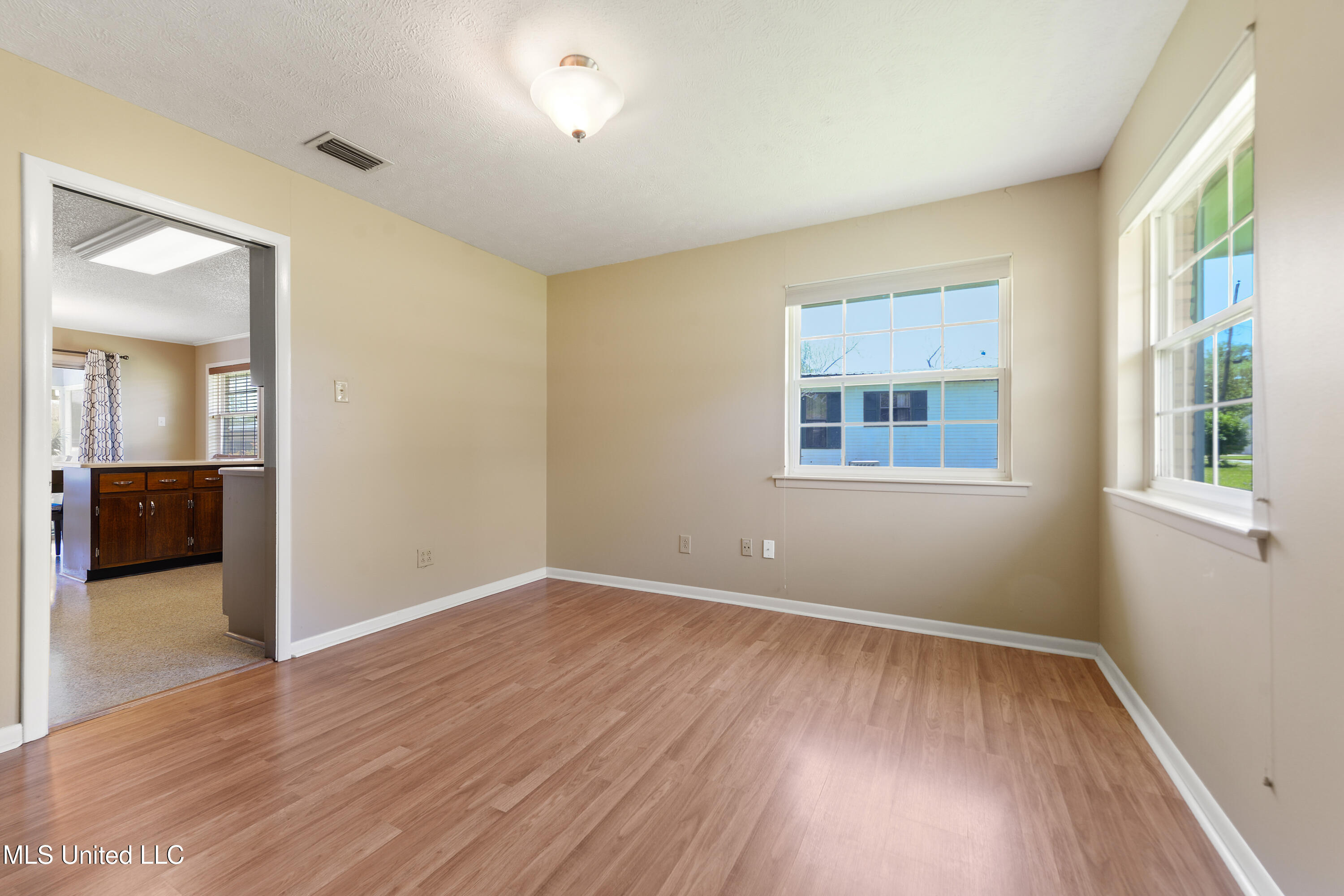 5212 Lakeview Drive, Moss Point, Mississippi image 14