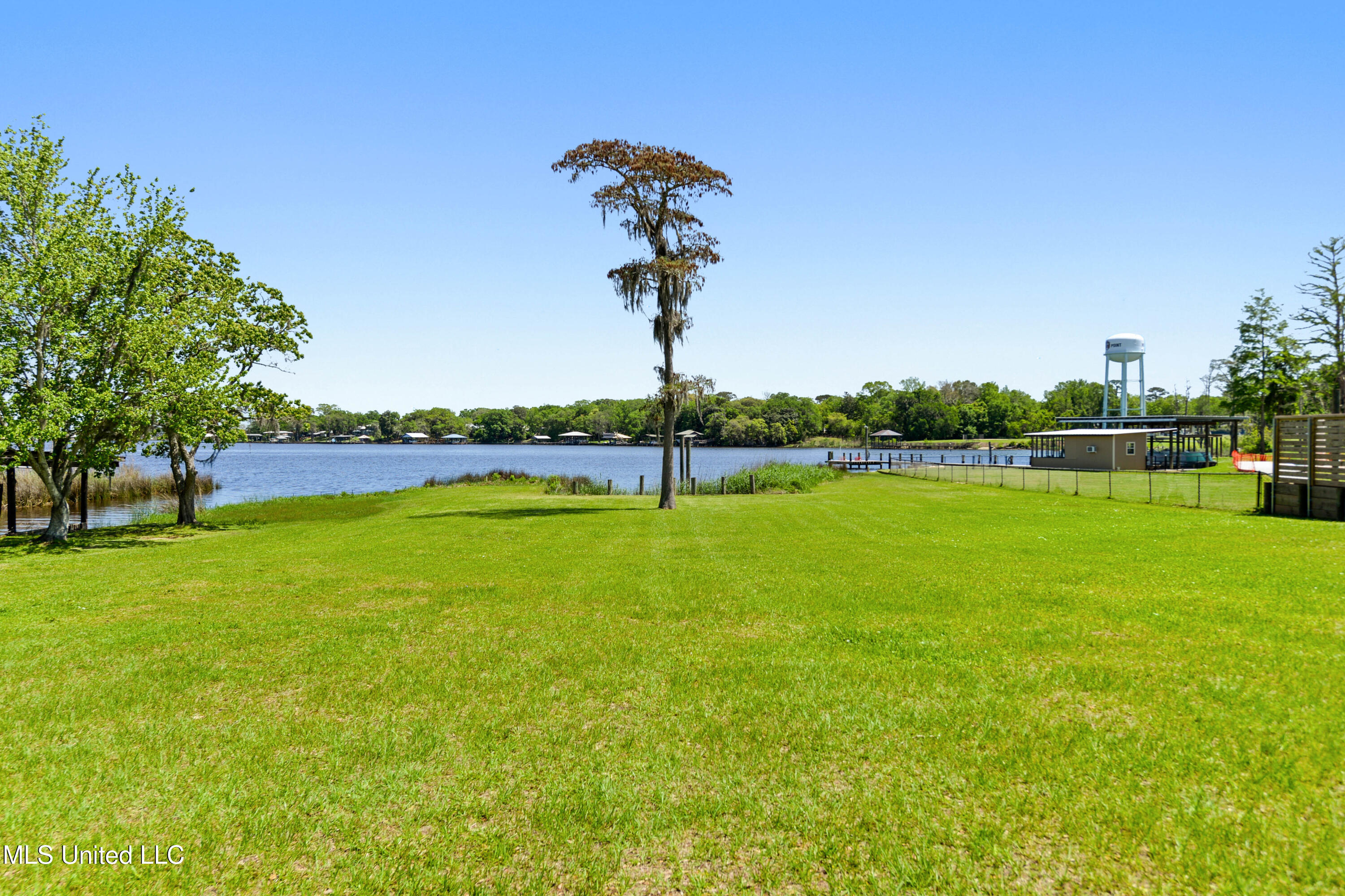 5212 Lakeview Drive, Moss Point, Mississippi image 5