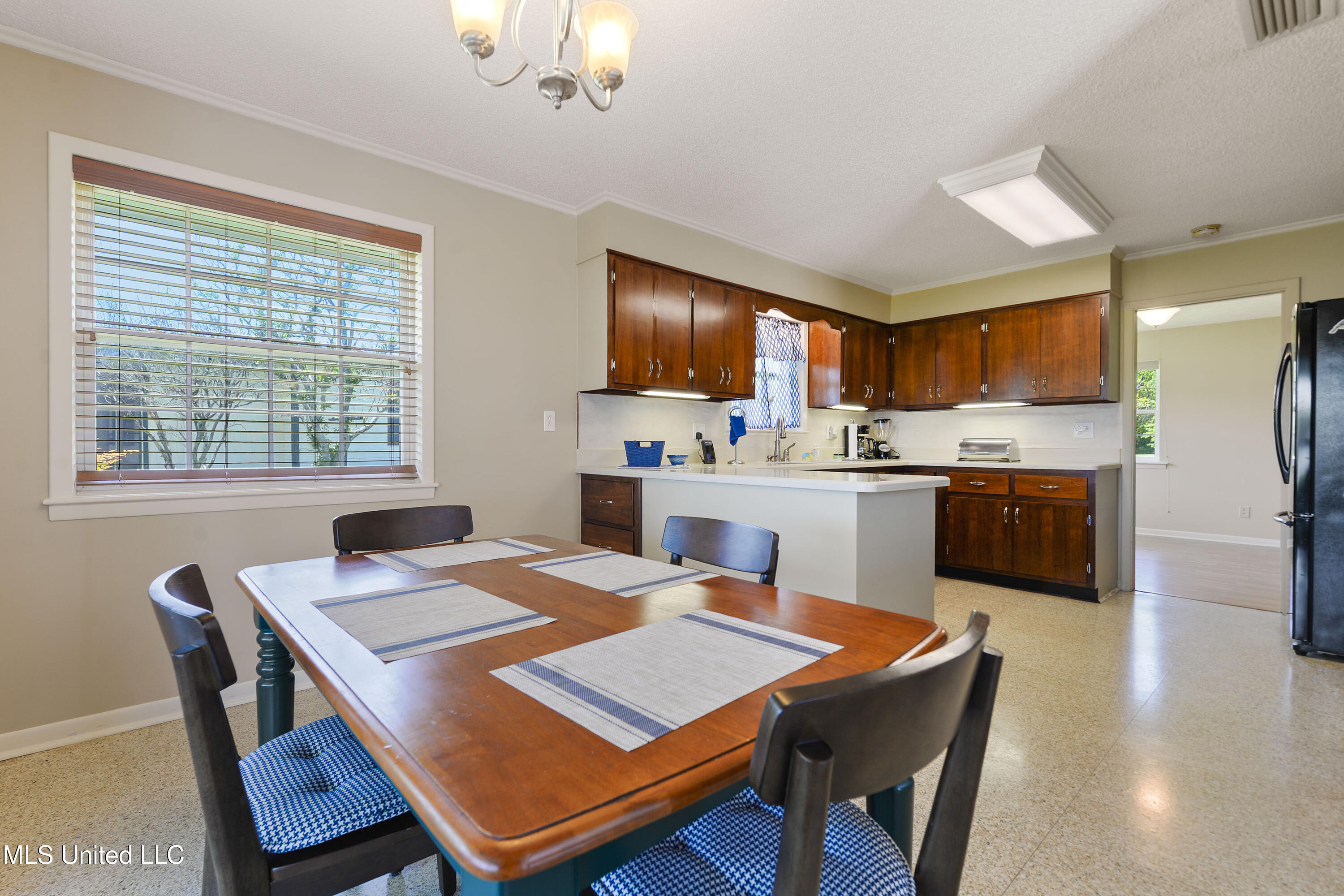 5212 Lakeview Drive, Moss Point, Mississippi image 11